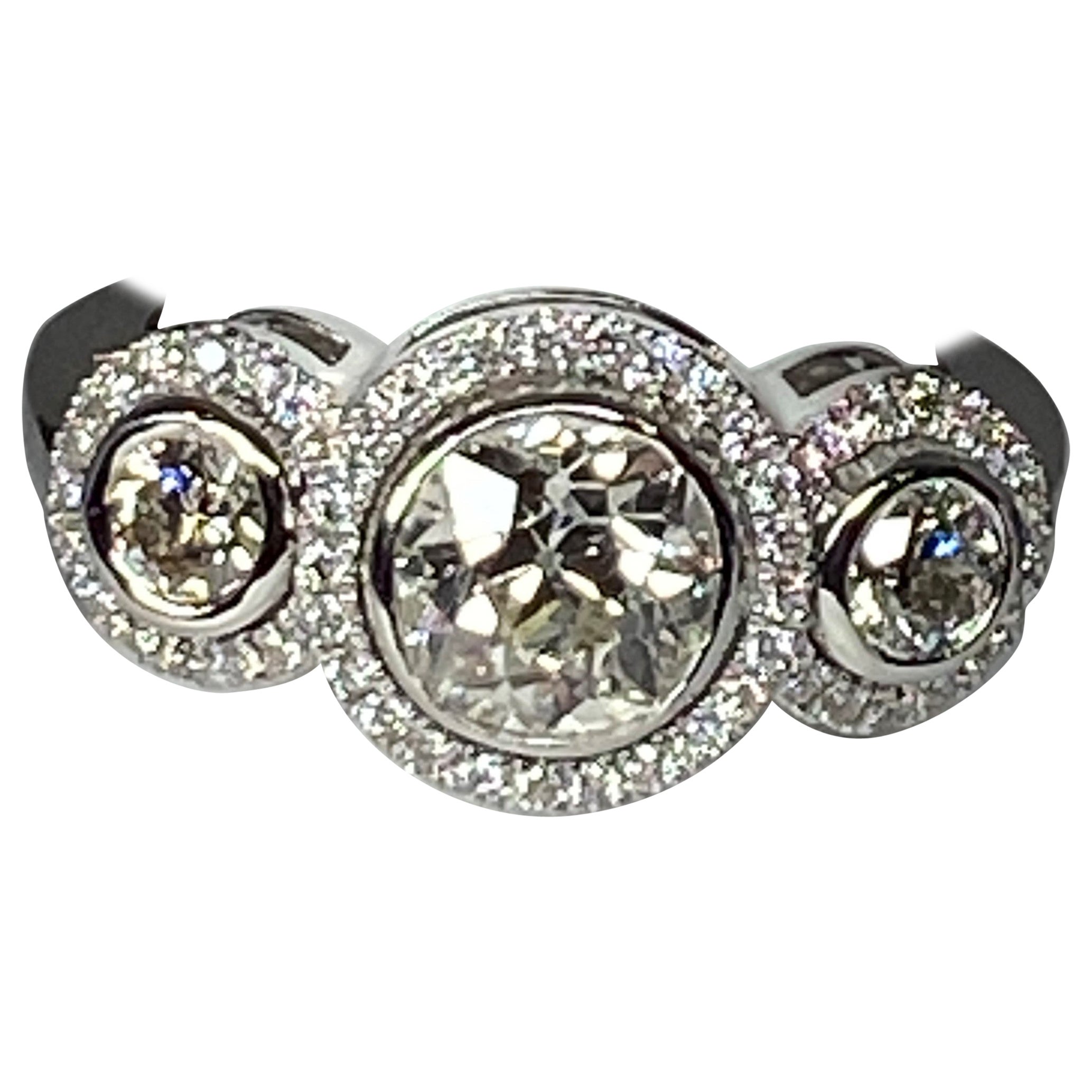 French Engagement Ring in 18 Carat Gold, Trilogy Model Set with 3 Diamonds For Sale