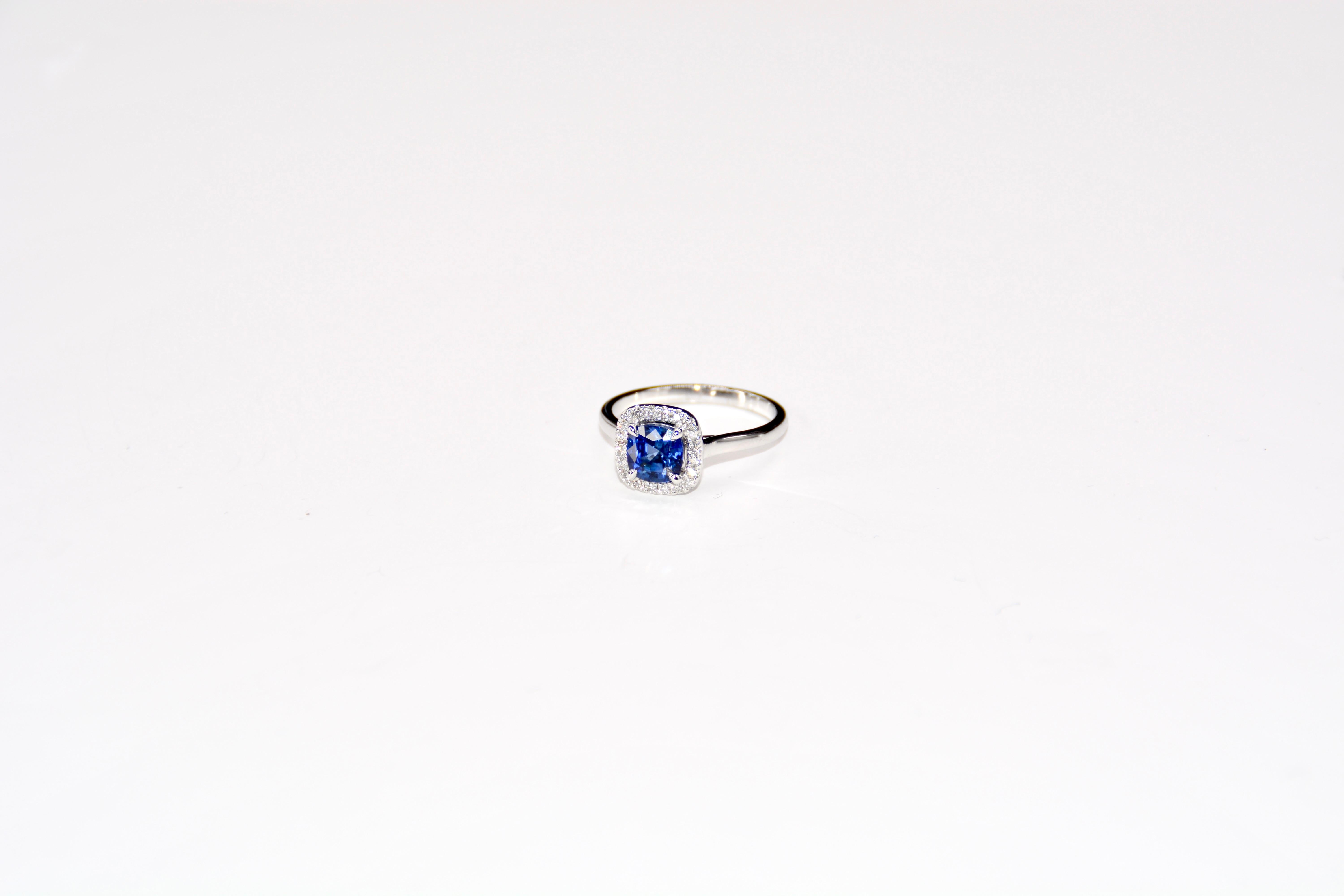 French Engagement Ring Sapphire Diamonds White Gold In New Condition For Sale In Vannes, FR