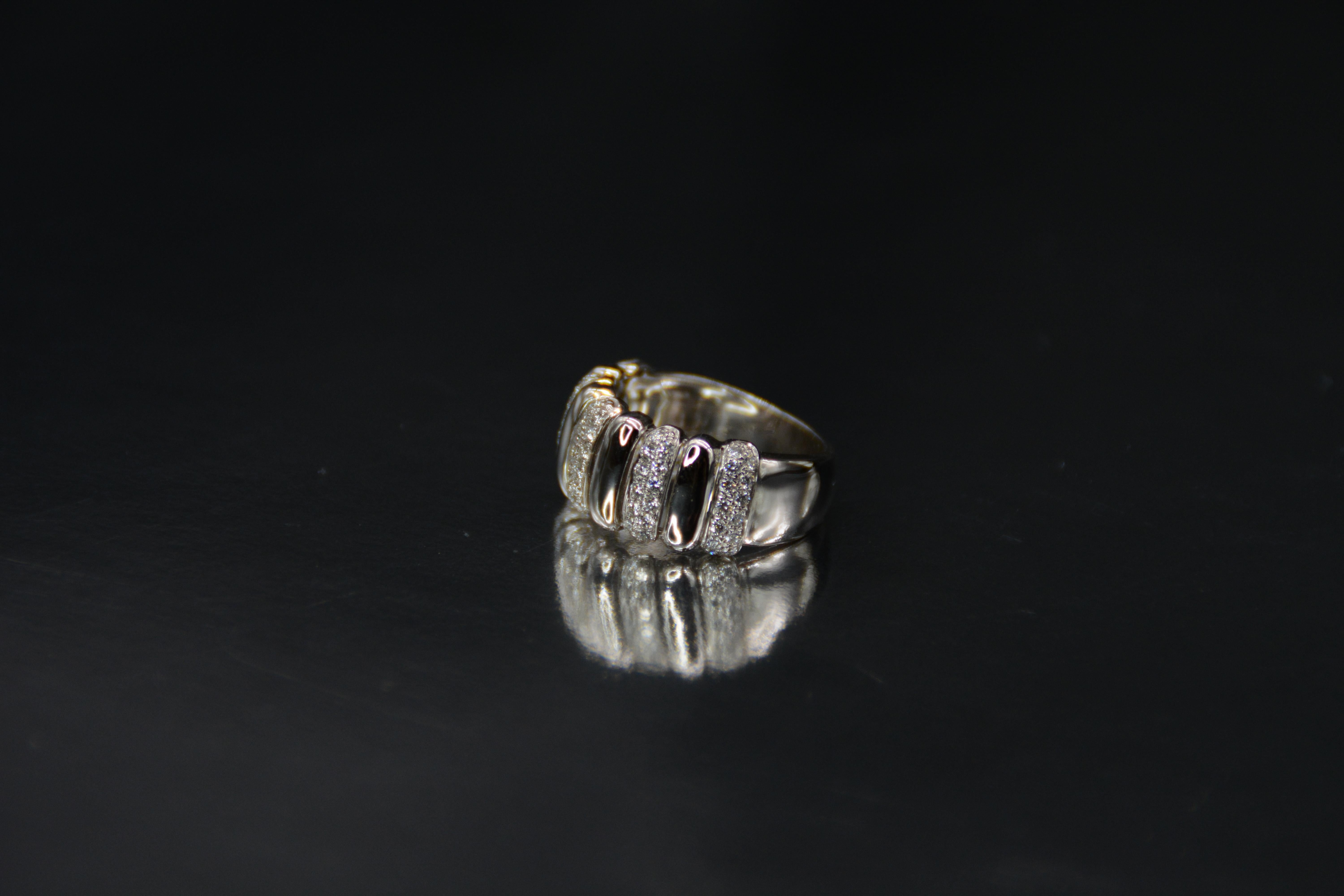 Taille brillant Bague de fiançailles française en or blanc et diamants en vente