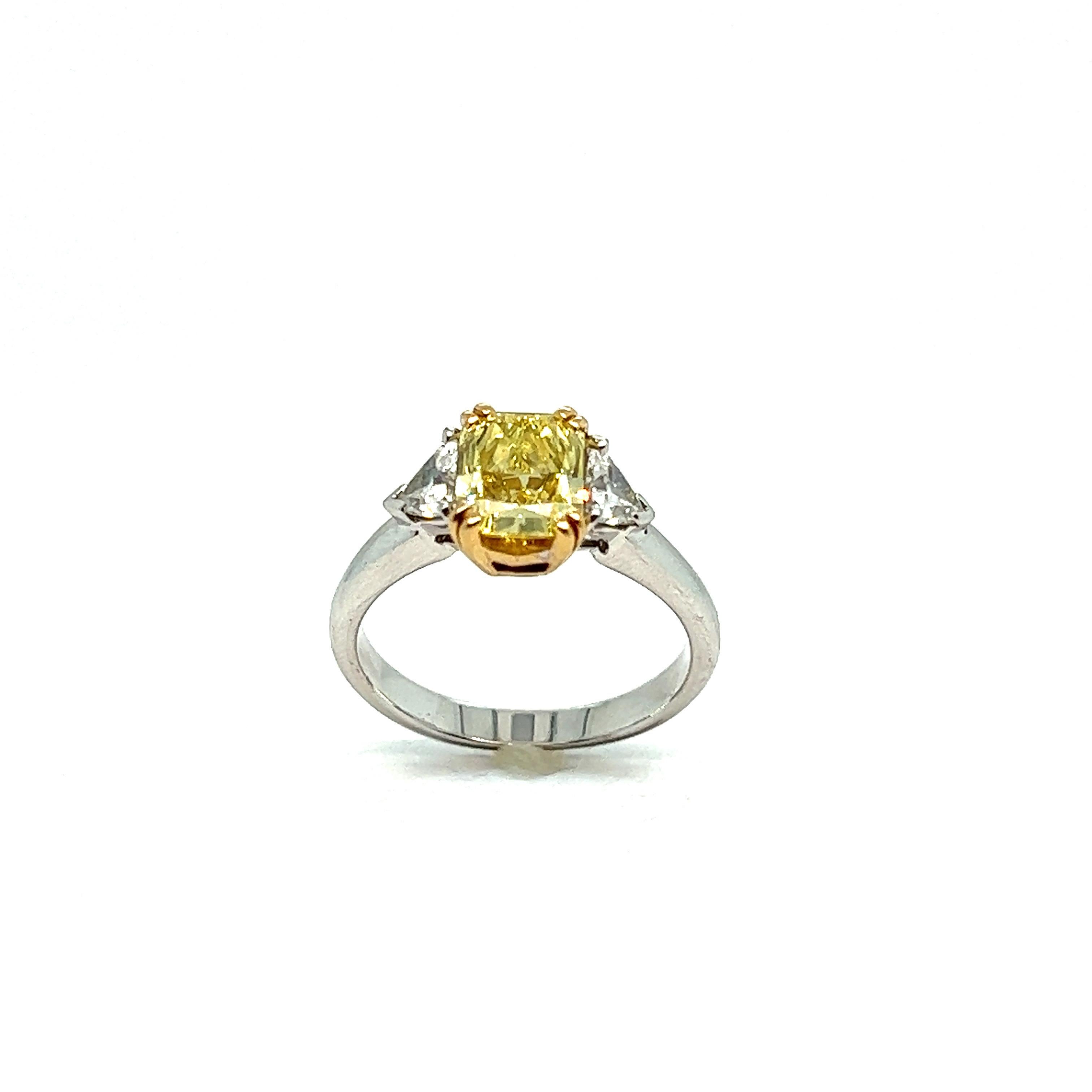 Bague de fiançailles française en or blanc 18 carats et diamants jaunes Excellent état - En vente à Vannes, FR