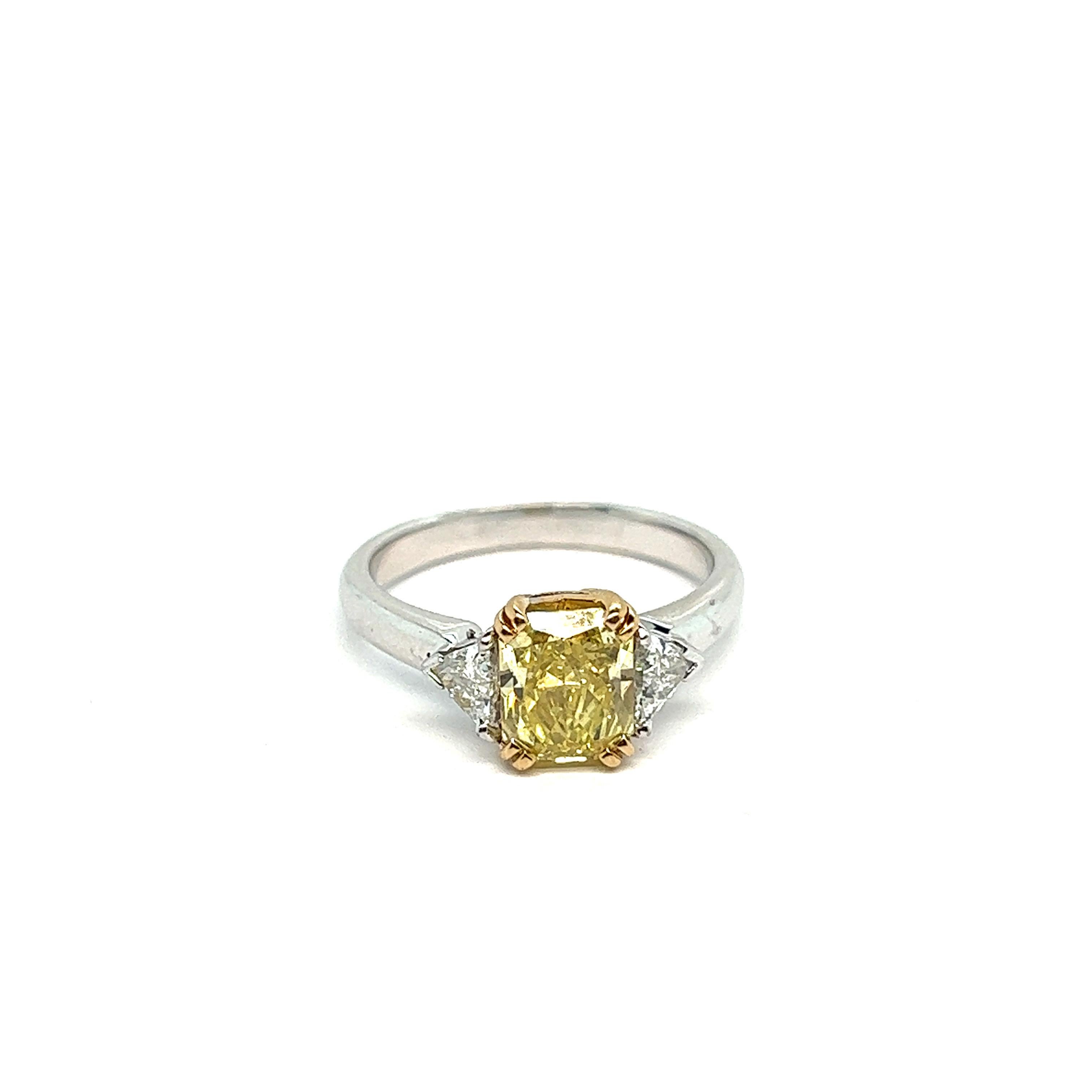 French Engagement Ring Yellow Diamond White Gold 18 Karat For Sale 3