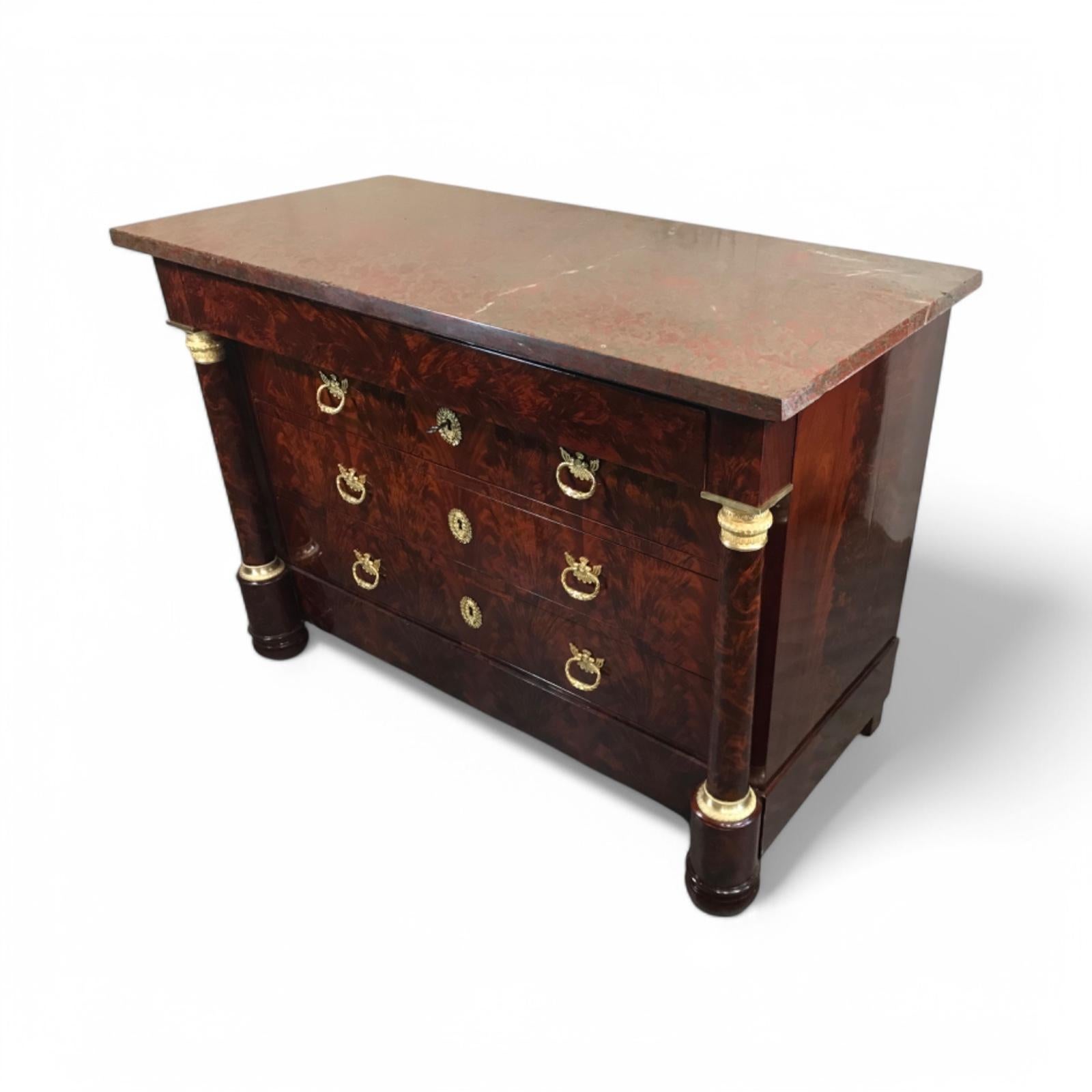 Impiallacciato French Empire Chest of Drawers,  1810 in vendita
