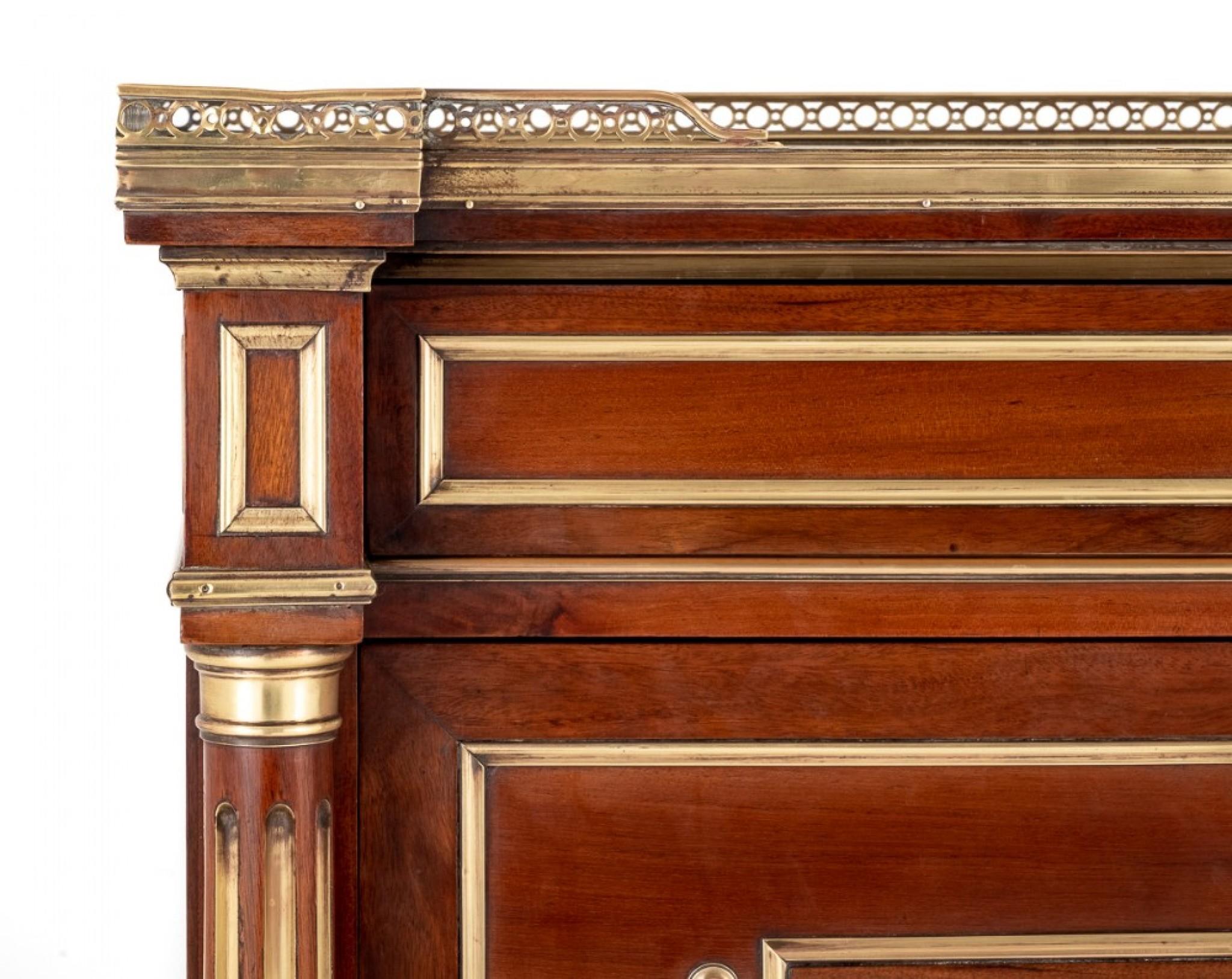 French Mahogany Escritoire.
Circa 1860
This Escritoire Stands Upon Turned Feet.
Having Fluted Turned Columns, 3 Lower Oak Lined Drawers and 1 Upper Mahogany Lined Drawer.
The Writing Fall Opens to Reveal an Arrangement of Drawers, Pigeonholes
