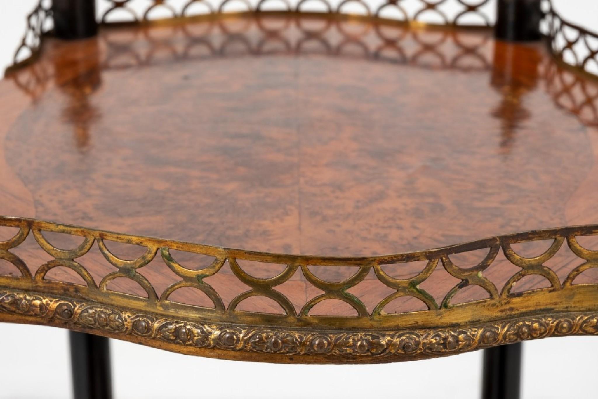 etagere qui se transforme en table