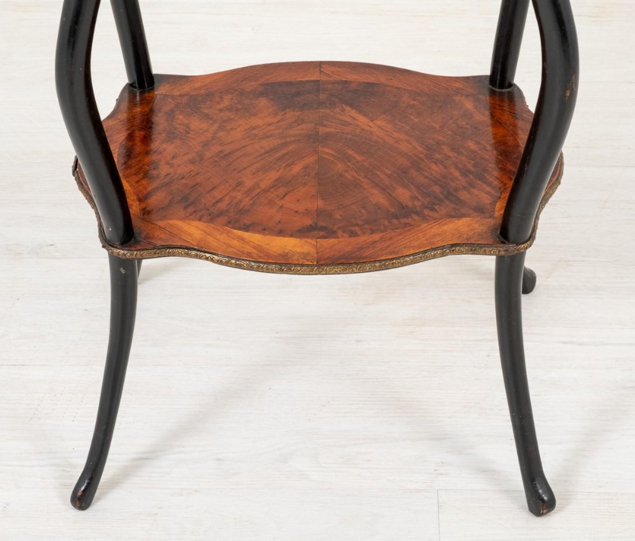 Etagere Table d'appoint ancienne circa 1900 Amboyna en vente 1