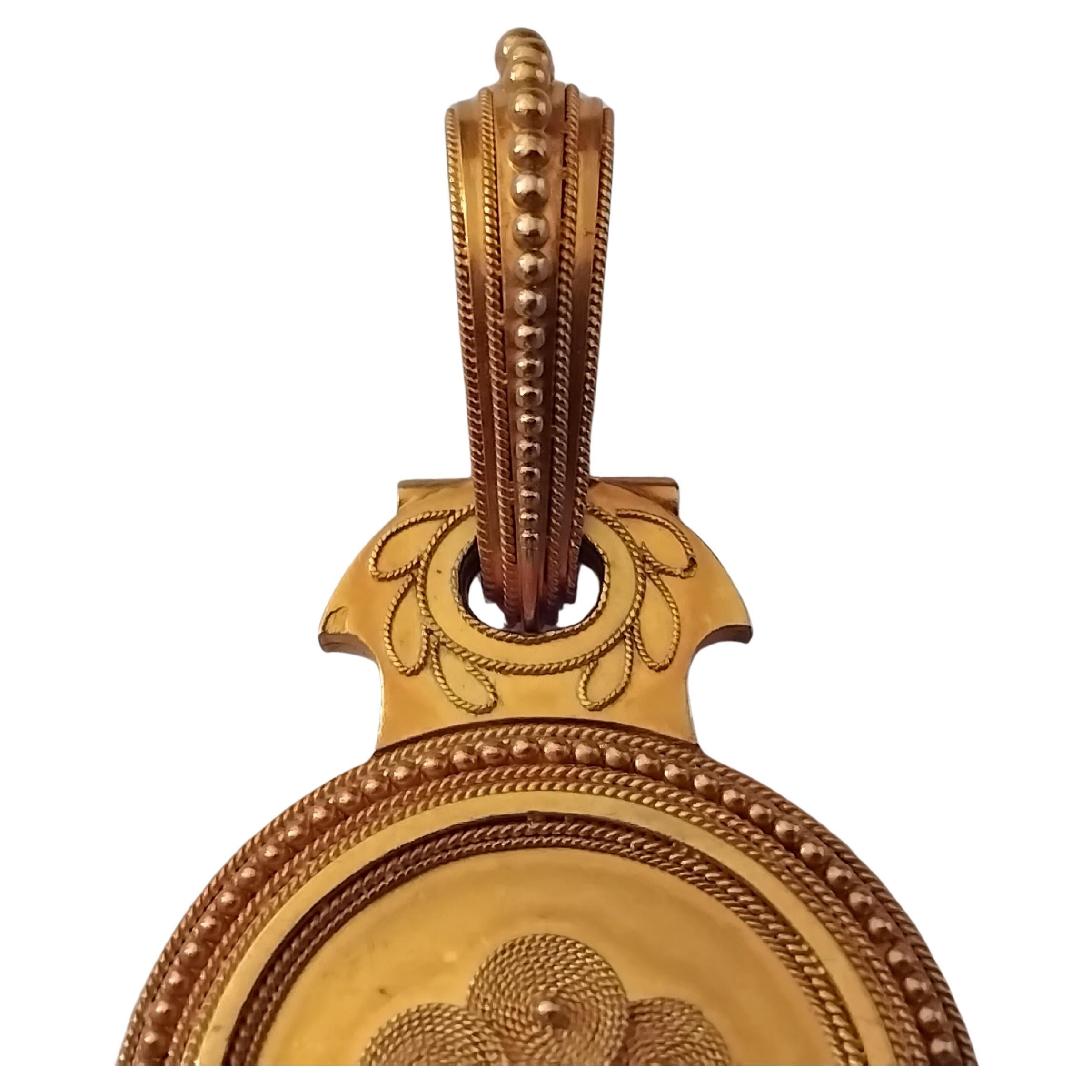 Medaglione segreto etrusco francese in oro giallo Eugene Fontenay in vendita 4