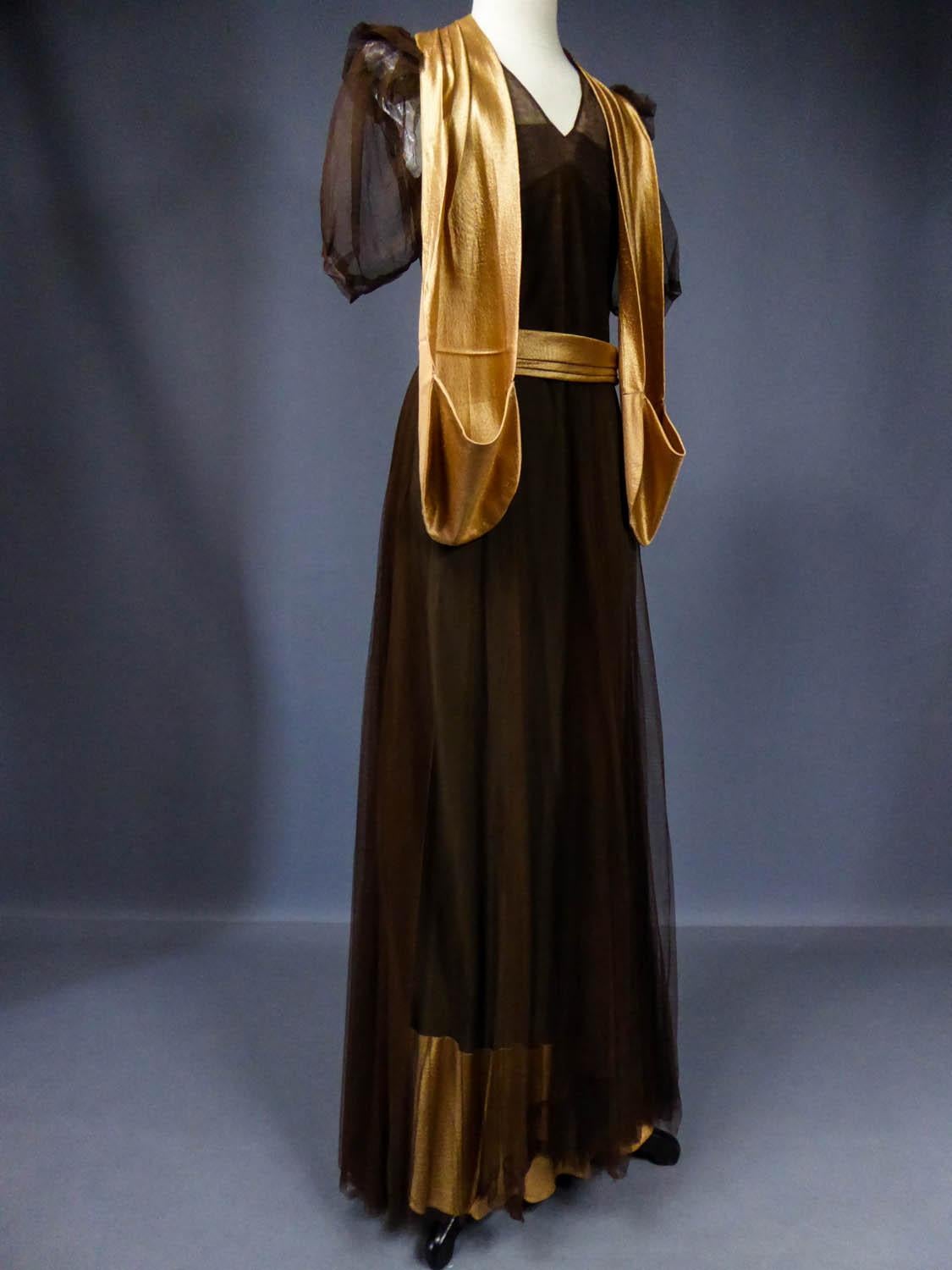 French Evening Dress in Tulle net and Goffered Satin Silk Circa 1930/1940 For Sale 3