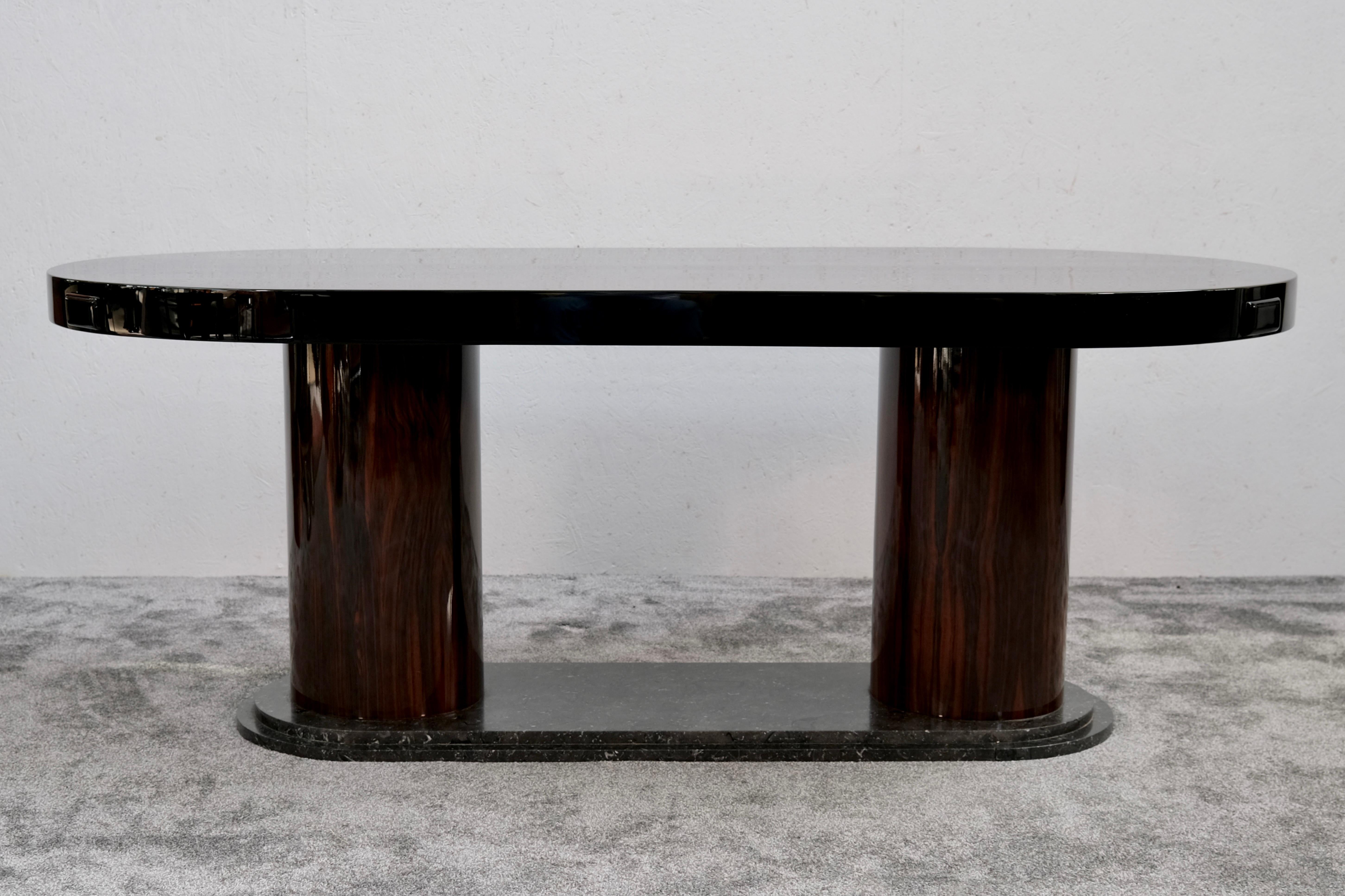 Mesa de comedor francesa Art Decó extensible en macasar y negro con mármol, años 30 en venta 3