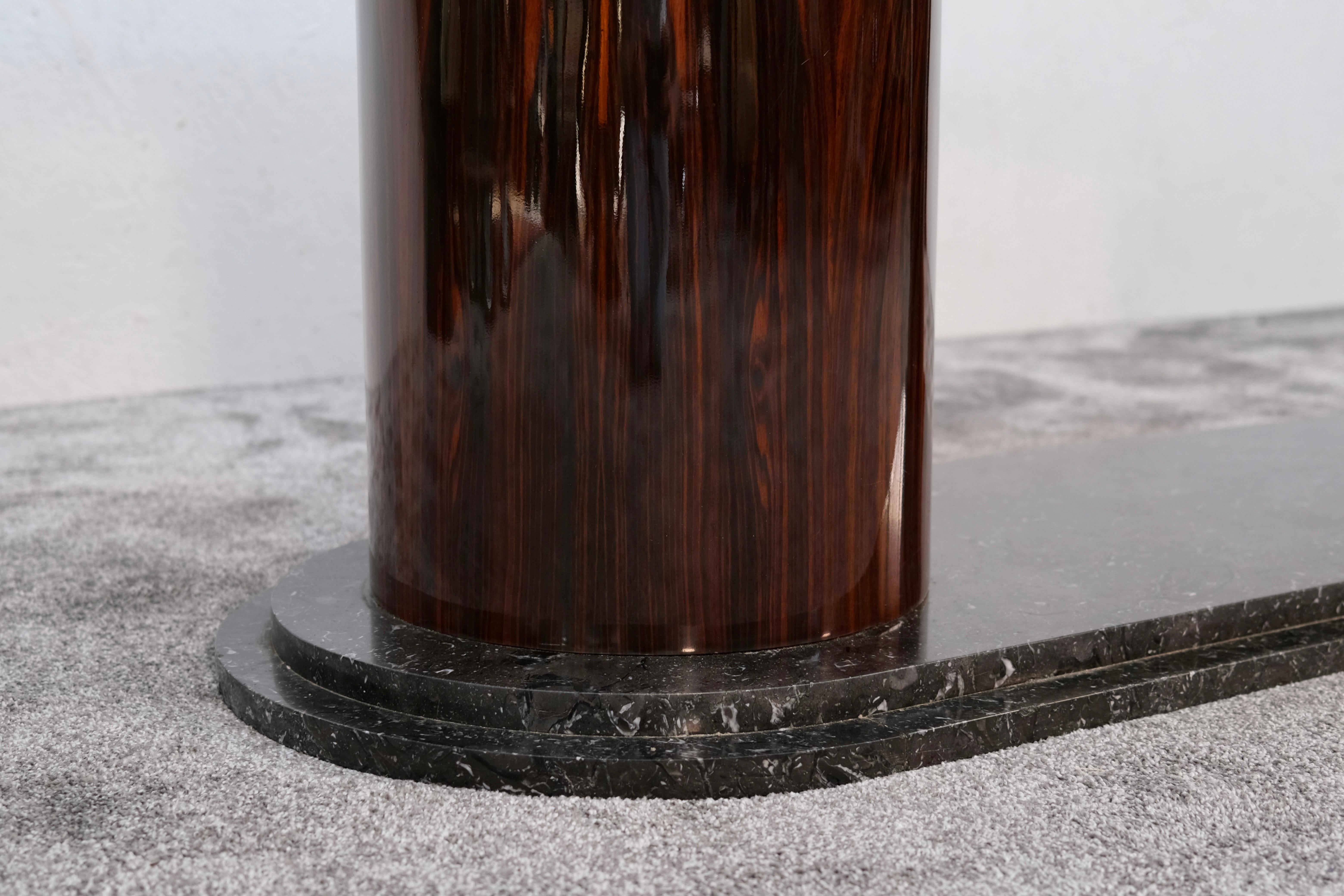 Mesa de comedor francesa Art Decó extensible en macasar y negro con mármol, años 30 en venta 6