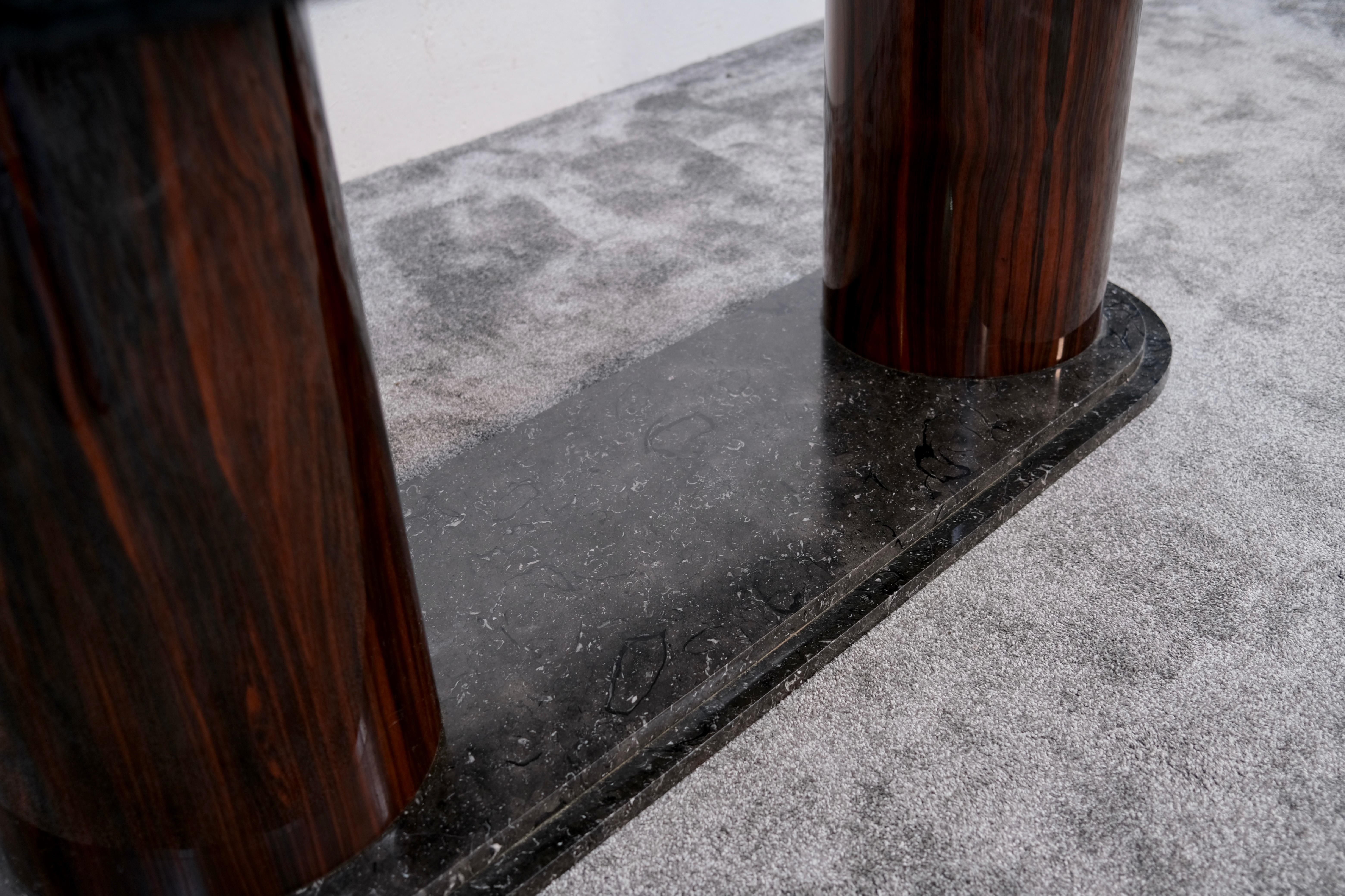 Mesa de comedor francesa Art Decó extensible en macasar y negro con mármol, años 30 en venta 8