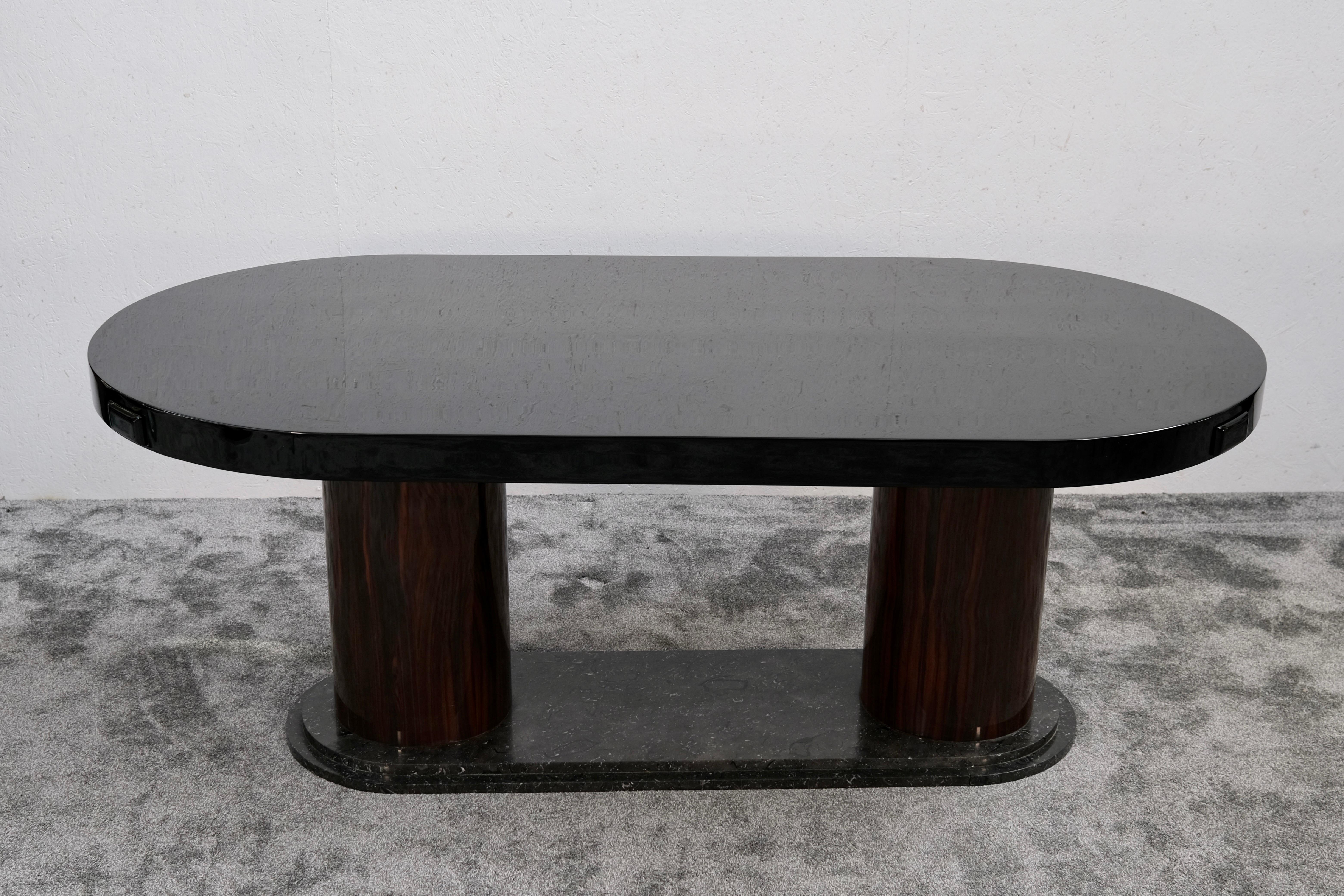 Mesa de comedor francesa Art Decó extensible en macasar y negro con mármol, años 30 Francés en venta