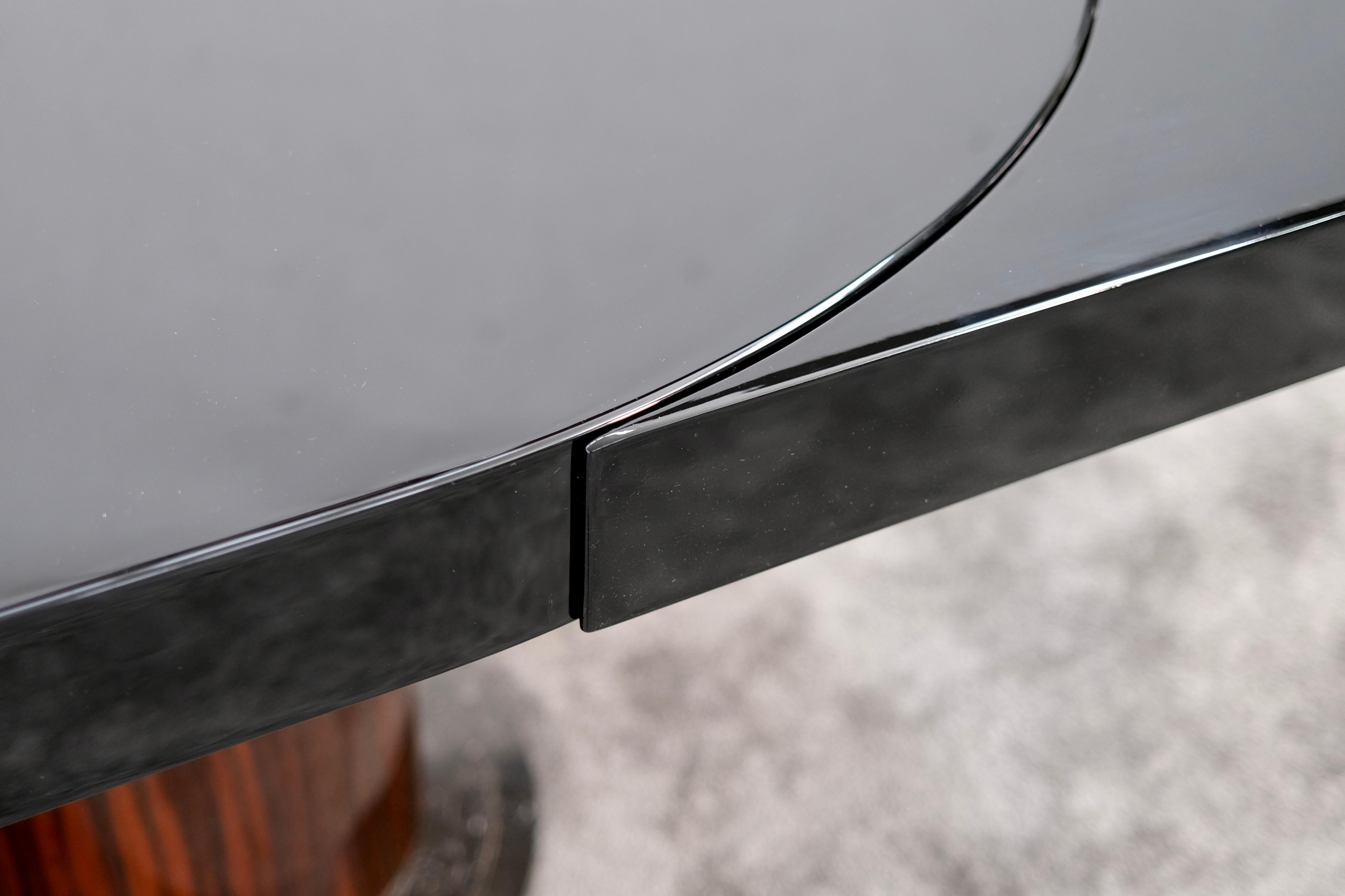 Mesa de comedor francesa Art Decó extensible en macasar y negro con mármol, años 30 Madera en venta