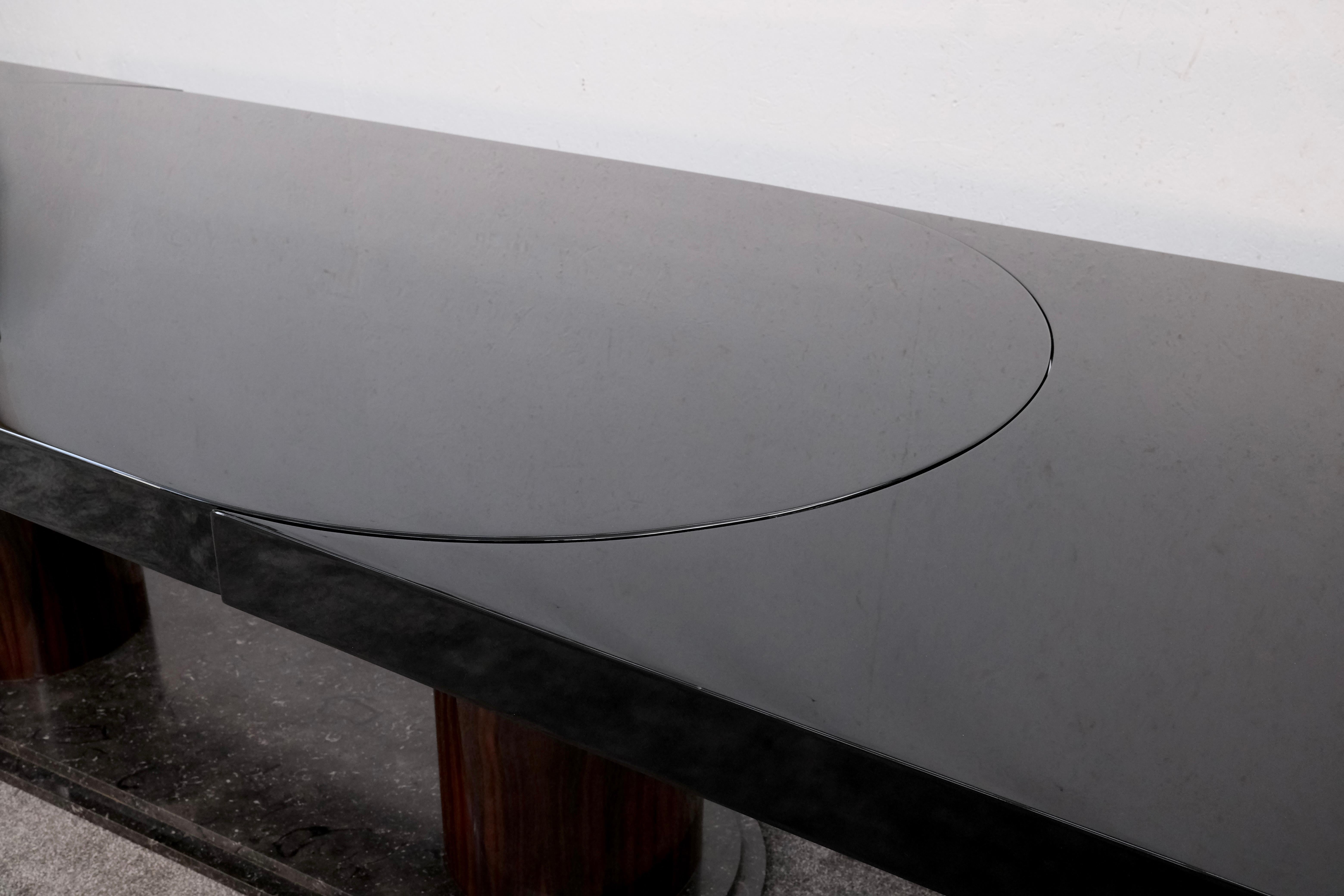 Mesa de comedor francesa Art Decó extensible en macasar y negro con mármol, años 30 en venta 1