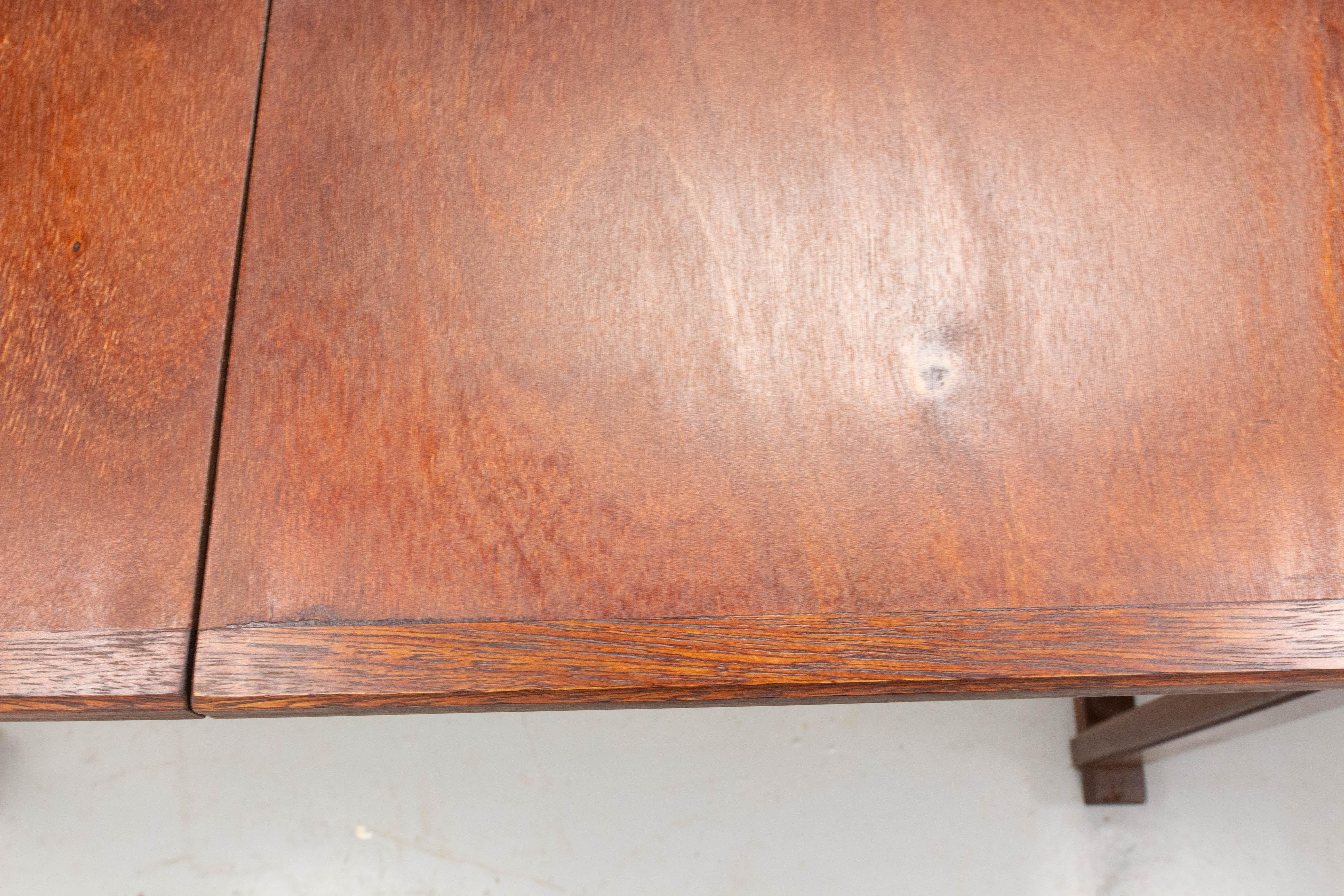 French Extendable Dining Table Table Louis 16, circa 1960 For Sale 4