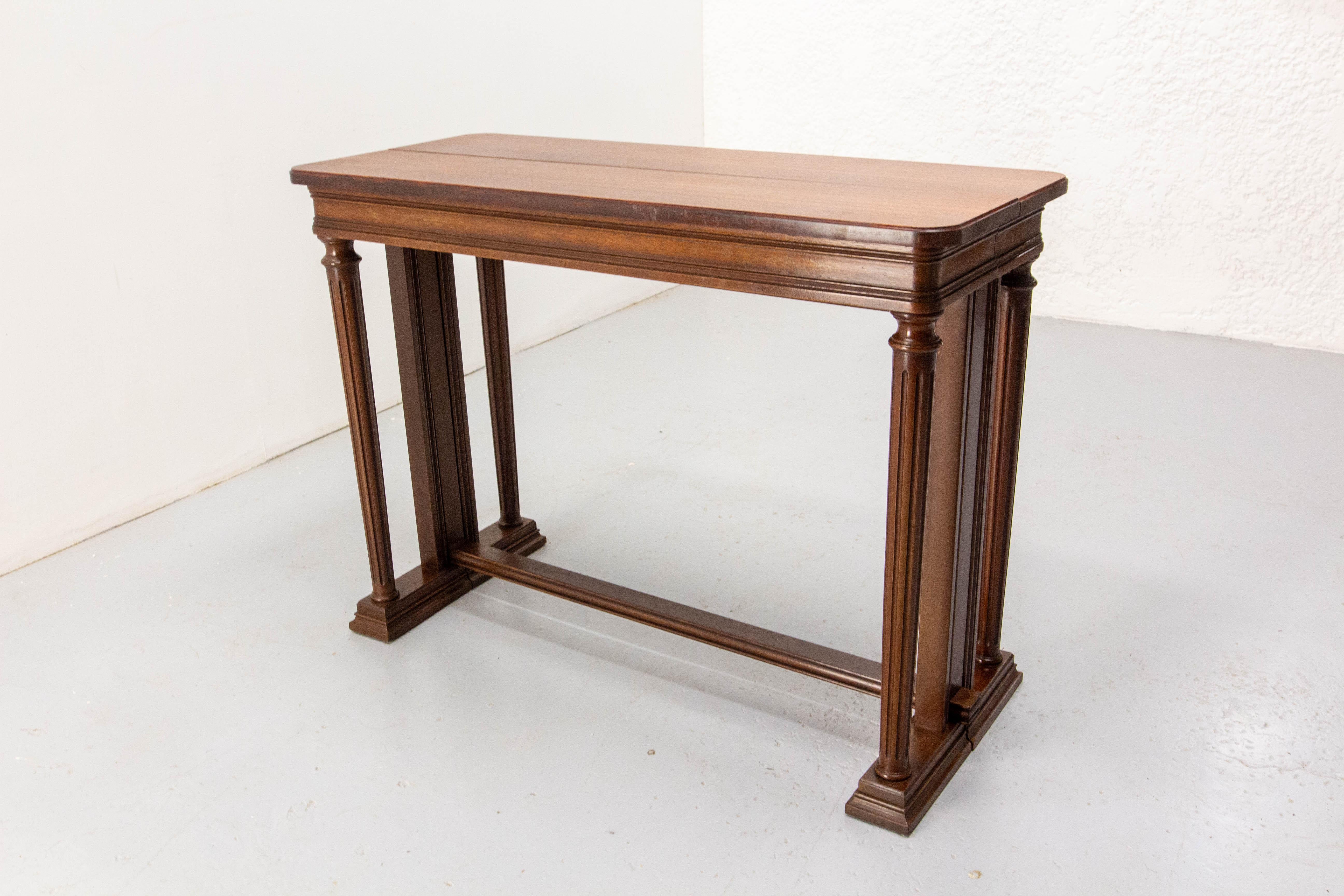 French Extendable Dining Table Table Louis 16, circa 1960 For Sale 9