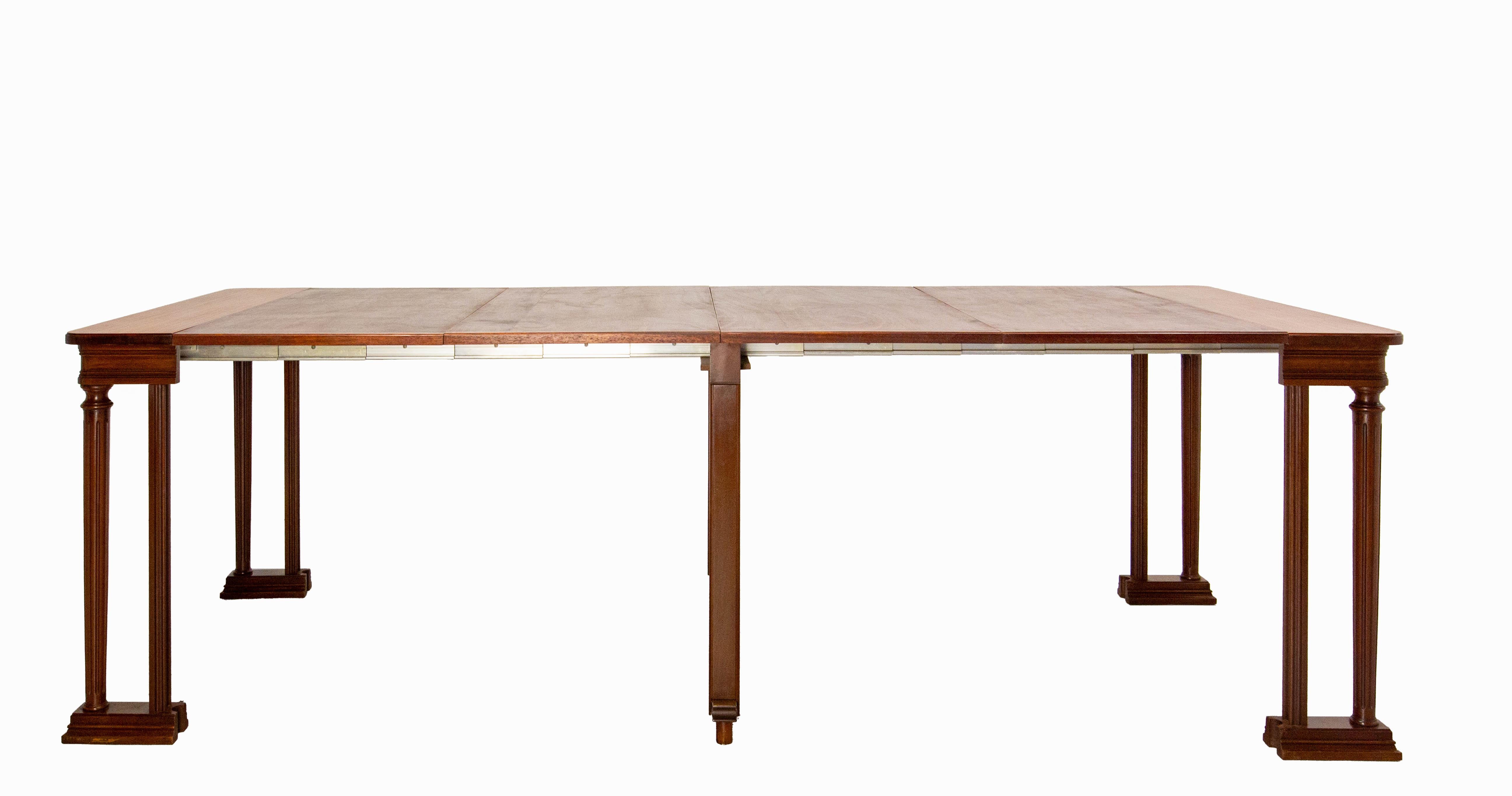 Mid-Century Modern French Extendable Dining Table Table Louis 16, circa 1960 For Sale