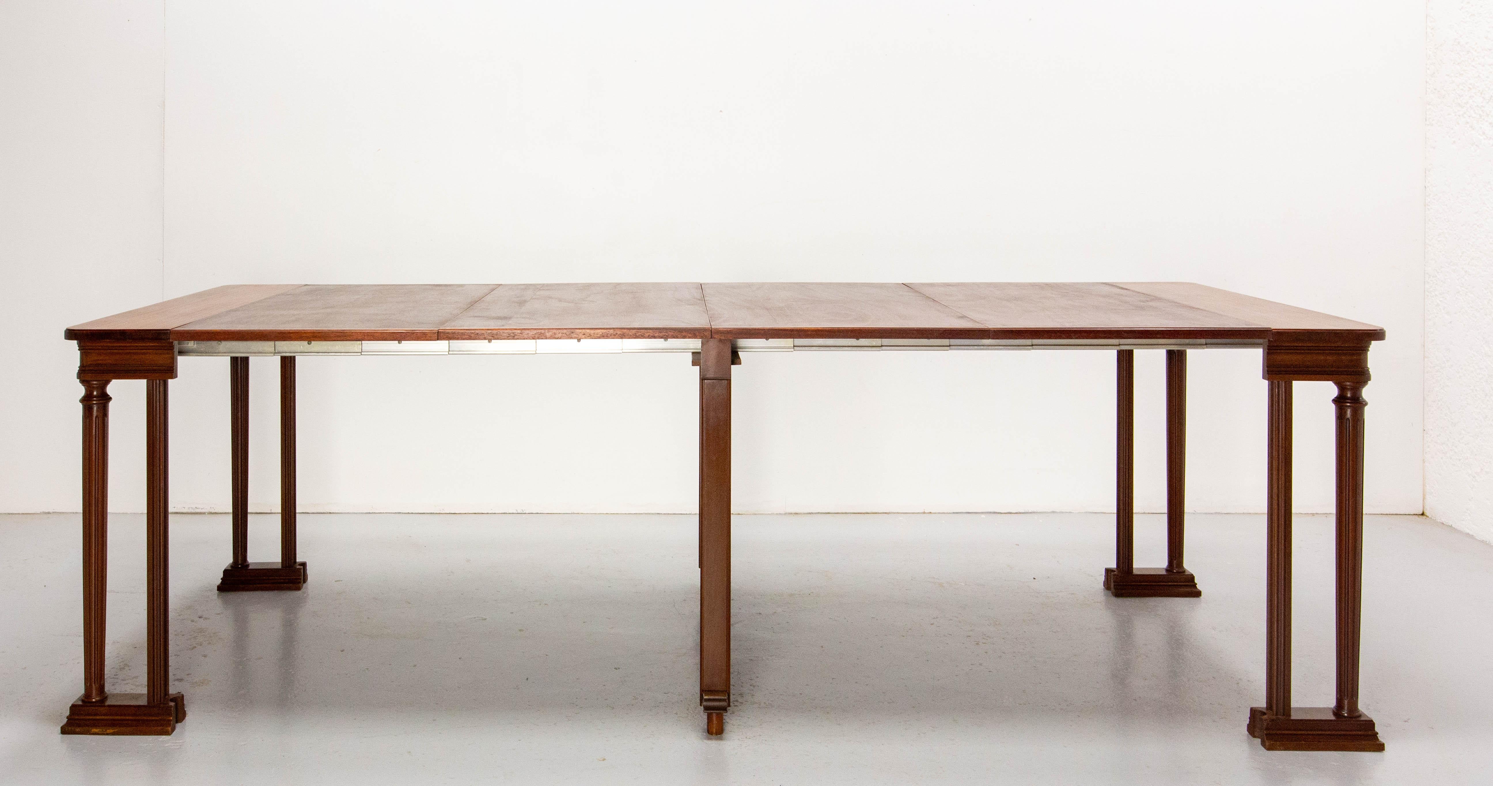French Extendable Dining Table Table Louis 16, circa 1960 In Good Condition For Sale In Labrit, Landes