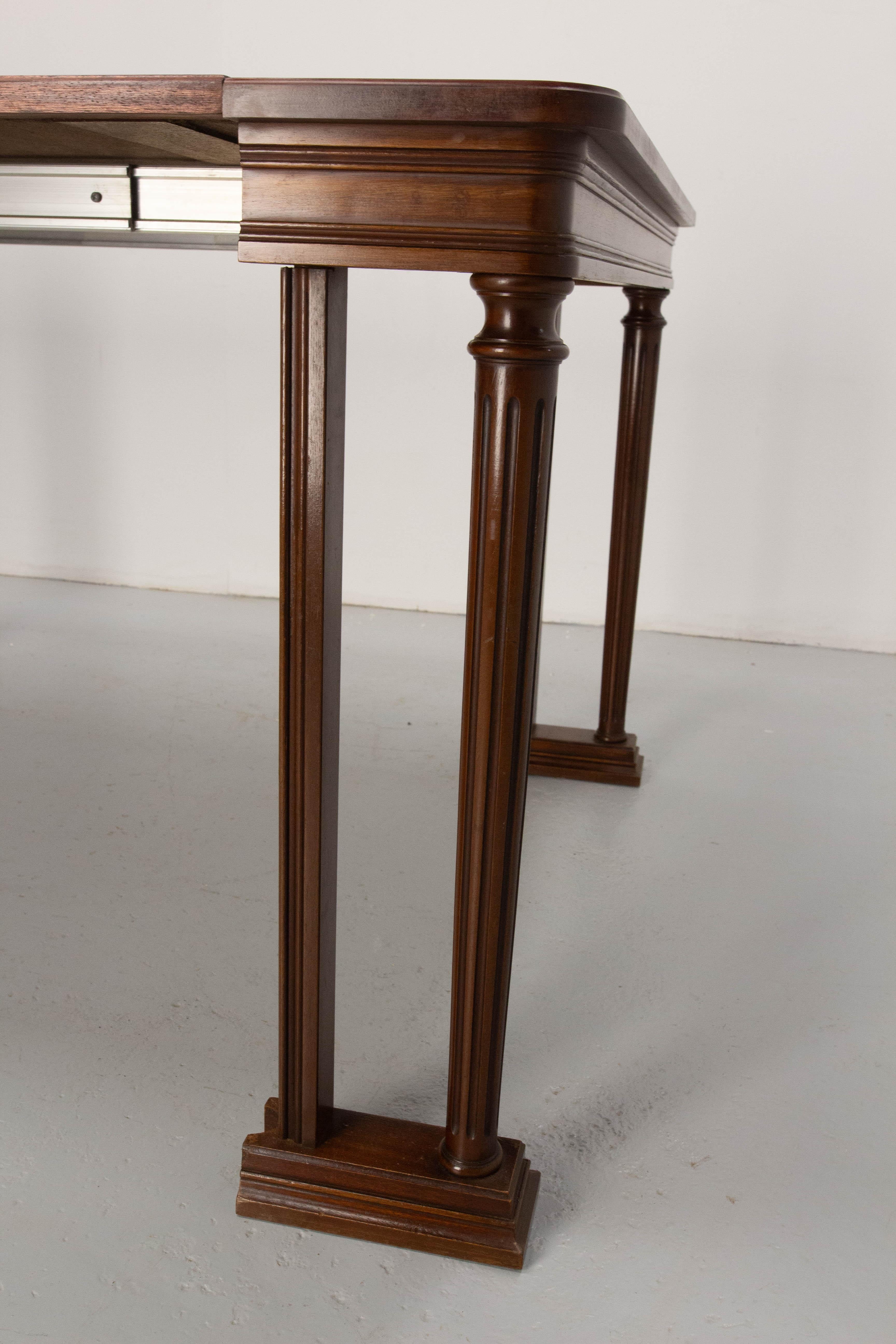 French Extendable Dining Table Table Louis 16, circa 1960 For Sale 1