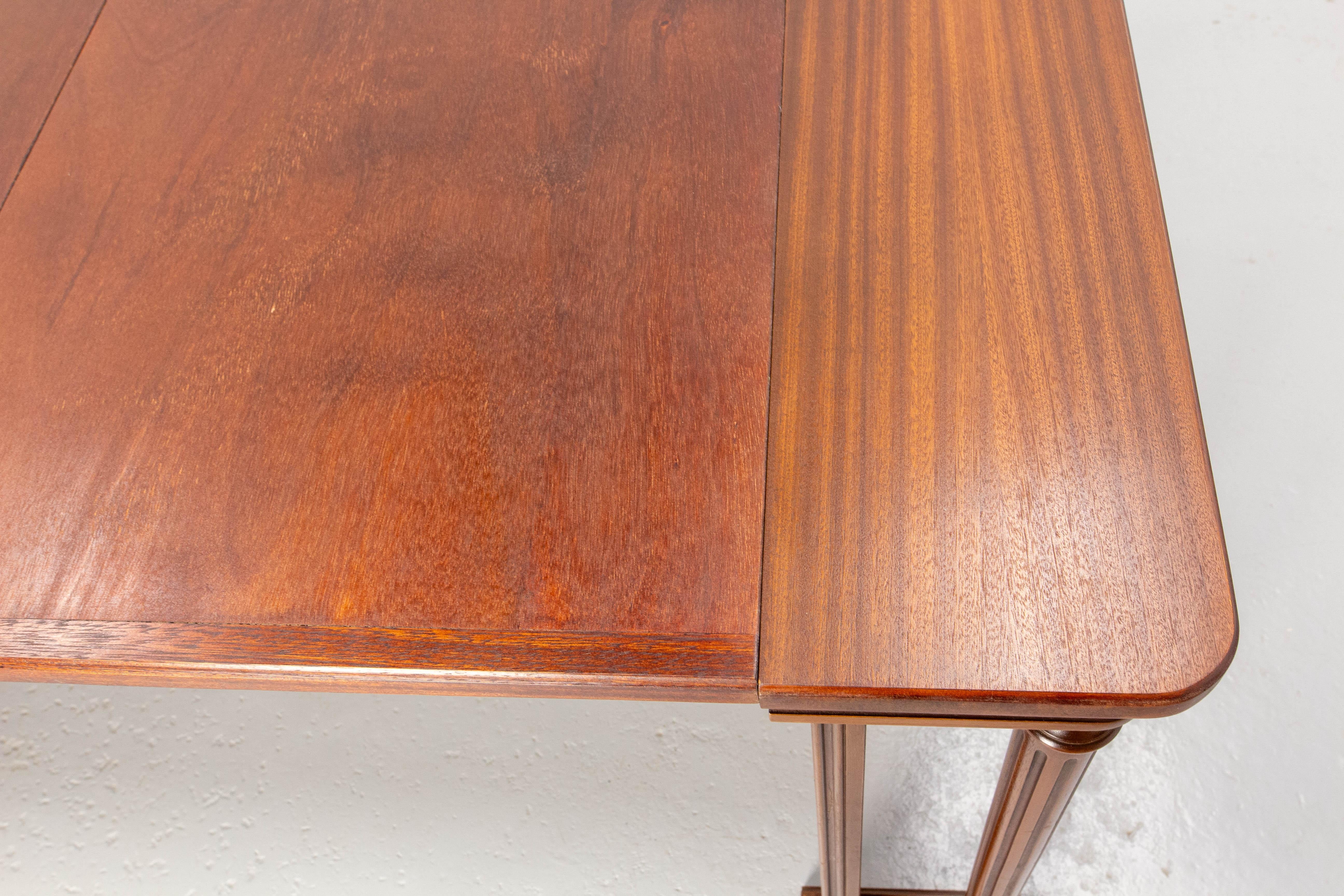 French Extendable Dining Table Table Louis 16, circa 1960 For Sale 2