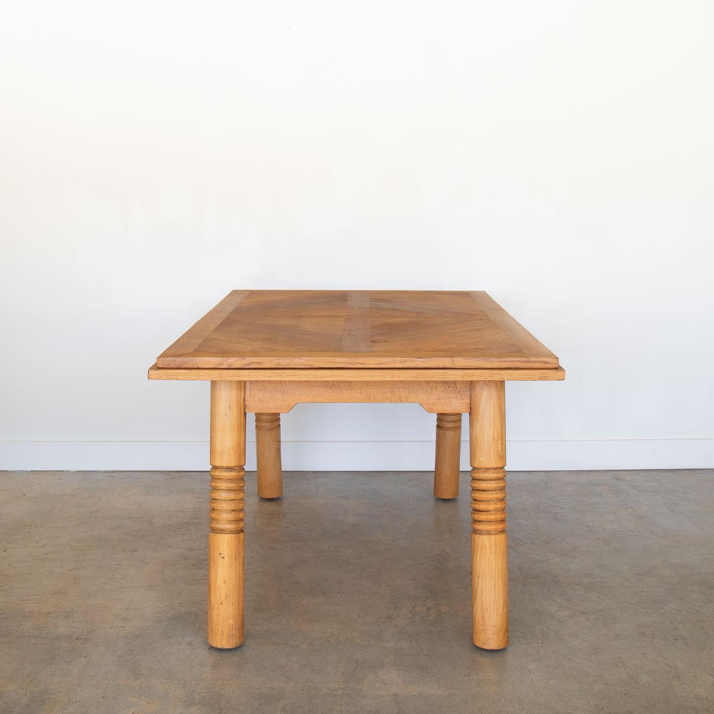 Chêne Table ou bureau extensible français par Charles Dudouyt en vente