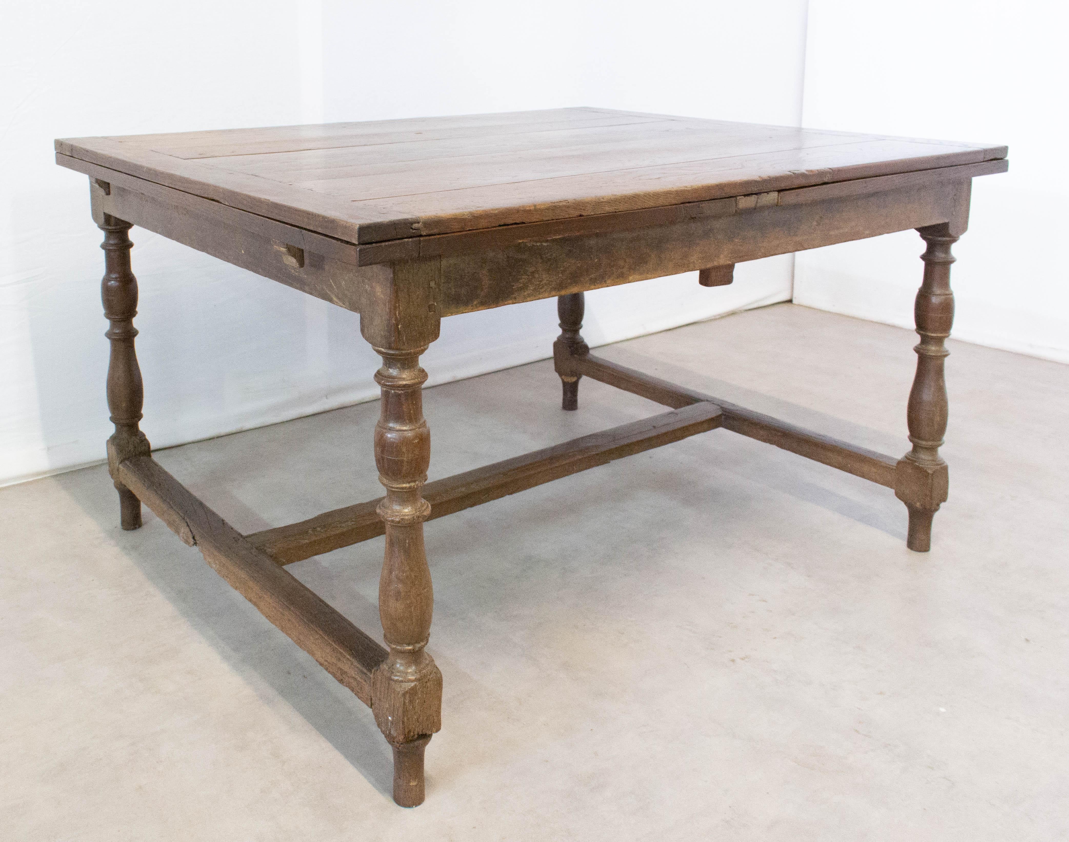 19th century solid oak dining extendable table from France
It will extend to 100 in. (254 cm)
Good antique condition, with minor signs of wear please see photos.

For shipping: 132 x 75 x 104cm 70kg.

  