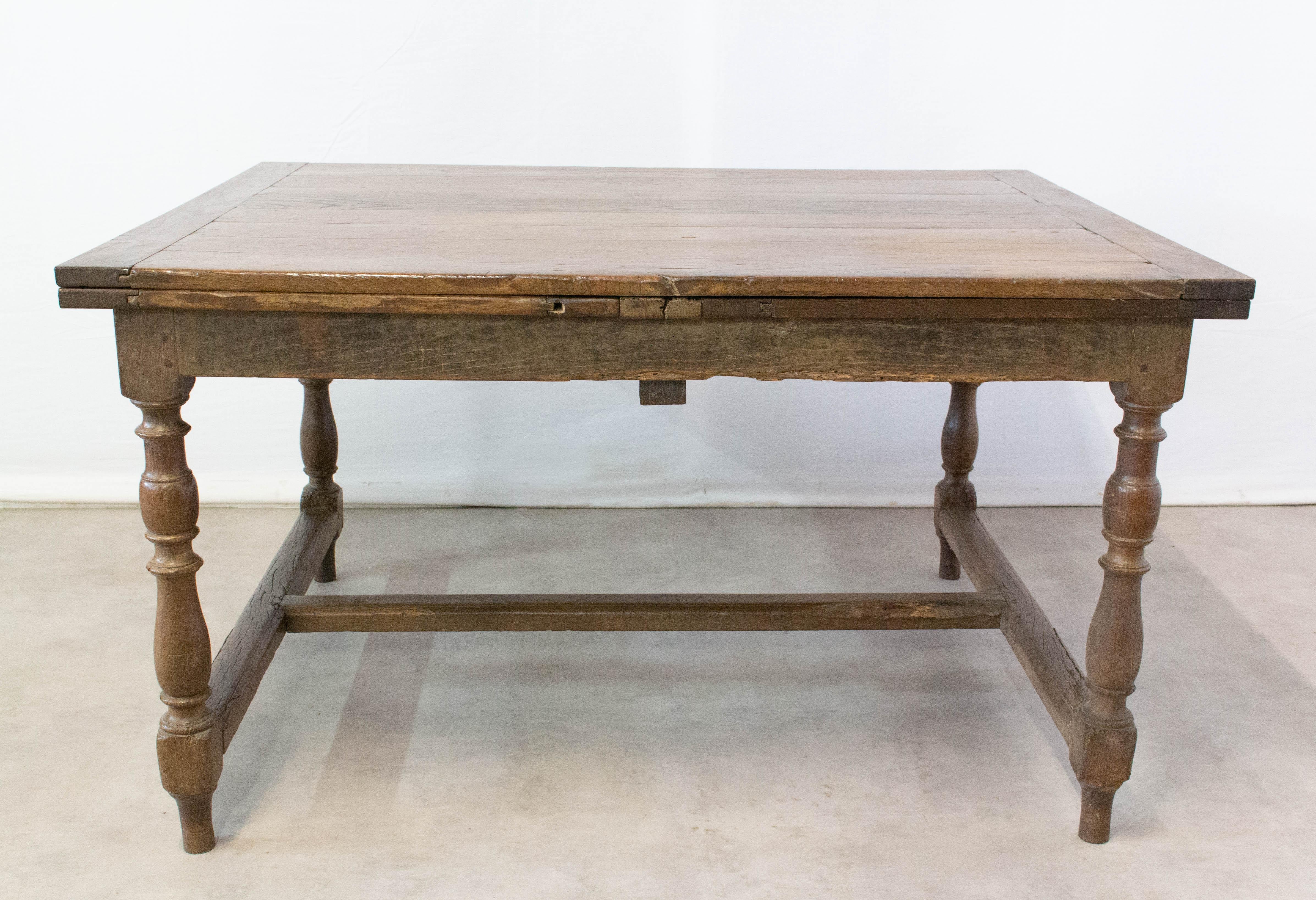 French Extending Dining Table Carved Oak, 19th Century In Good Condition In Labrit, Landes