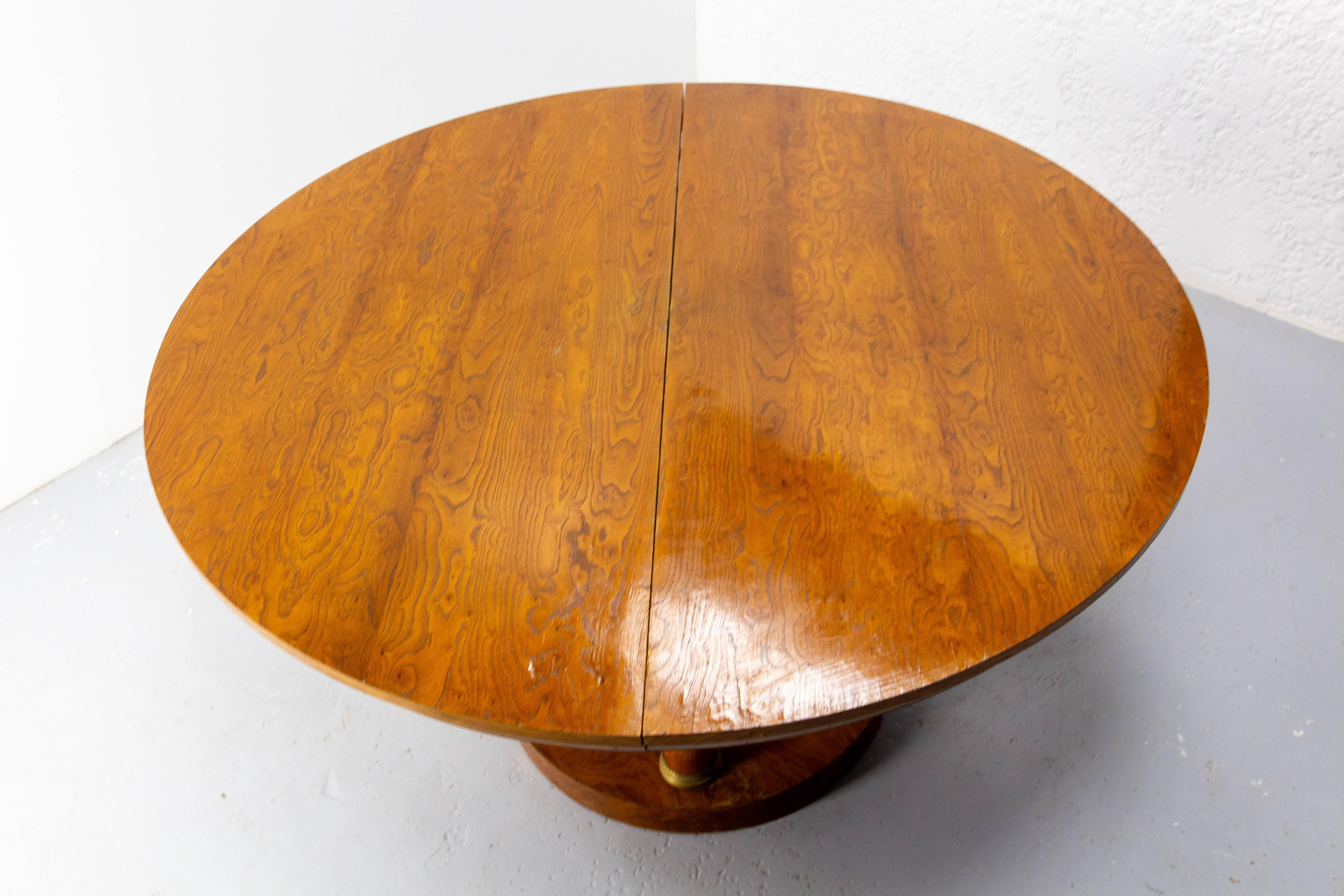 Table de salle à manger à rallonge, loupe d'orme et laiton, circa 1920 1