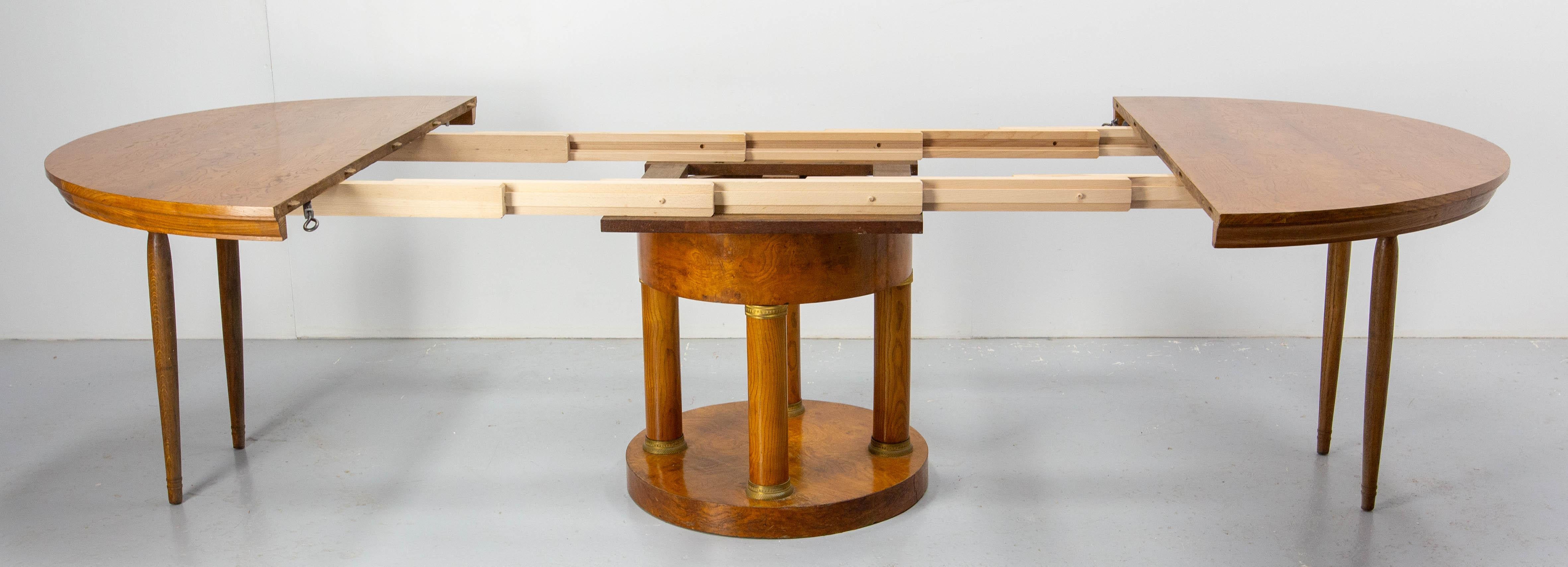 Table de salle à manger à rallonge, loupe d'orme et laiton, circa 1920 3