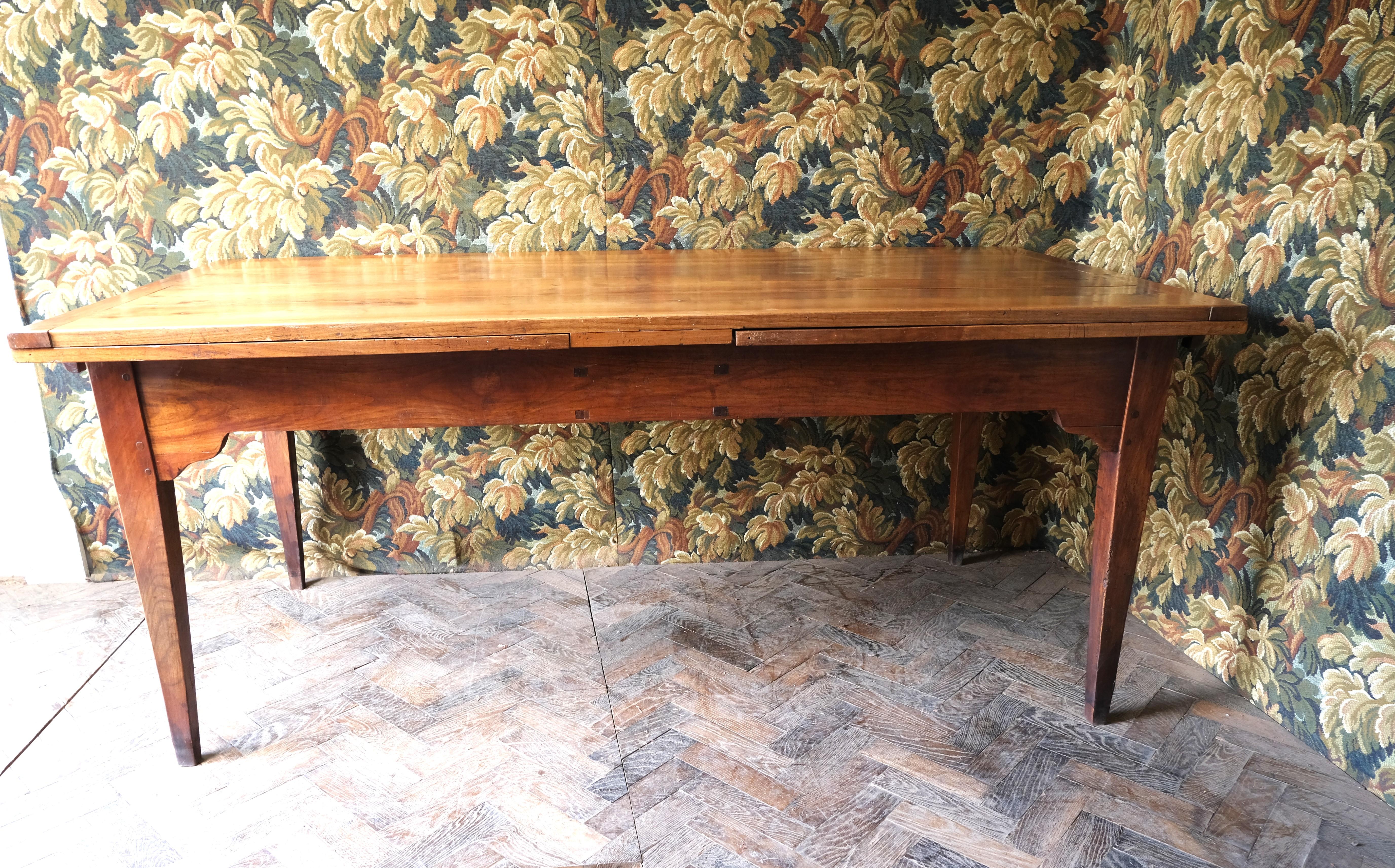 French Extending farmhouse table For Sale 6