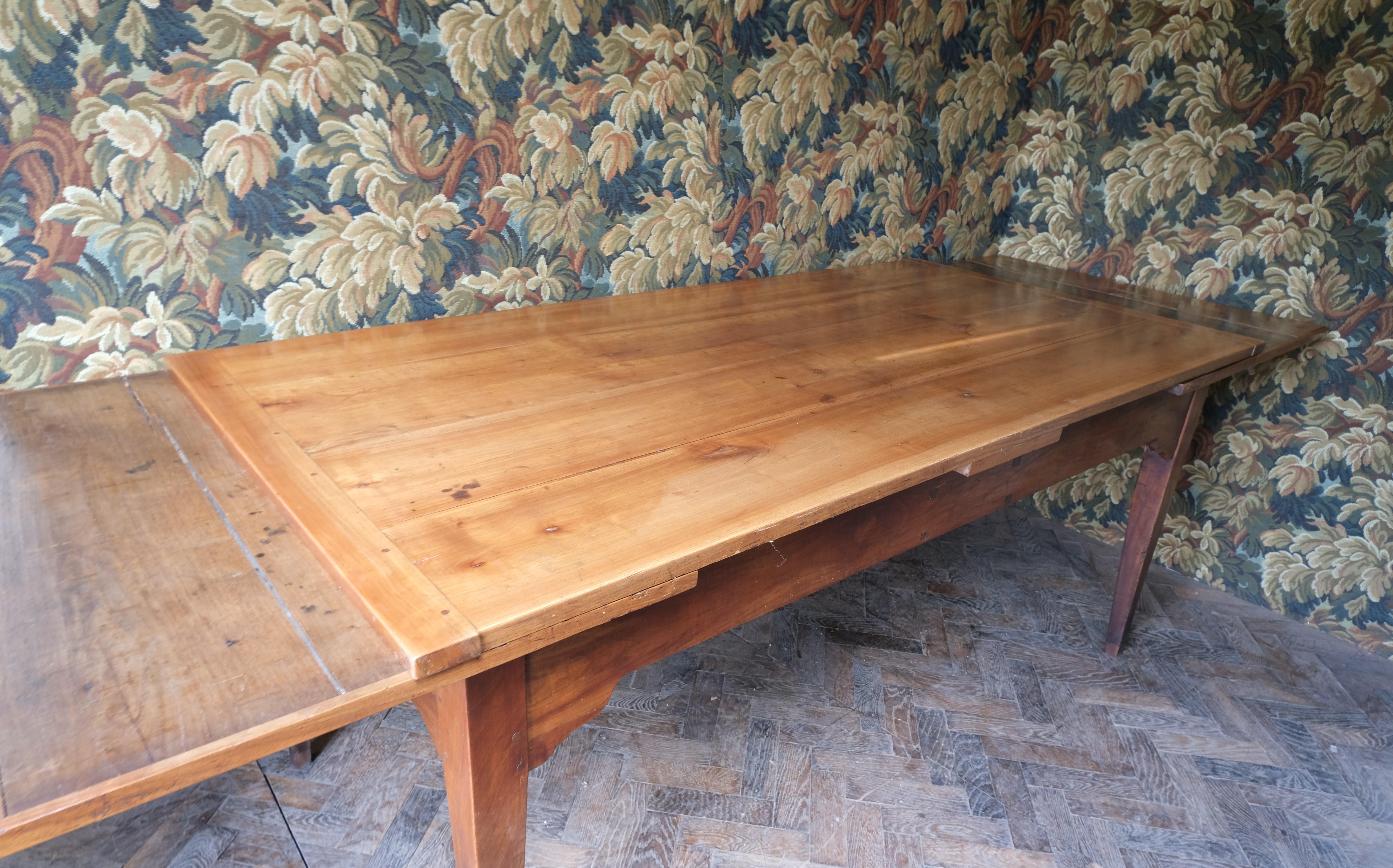 Hand-Crafted French Extending farmhouse table For Sale