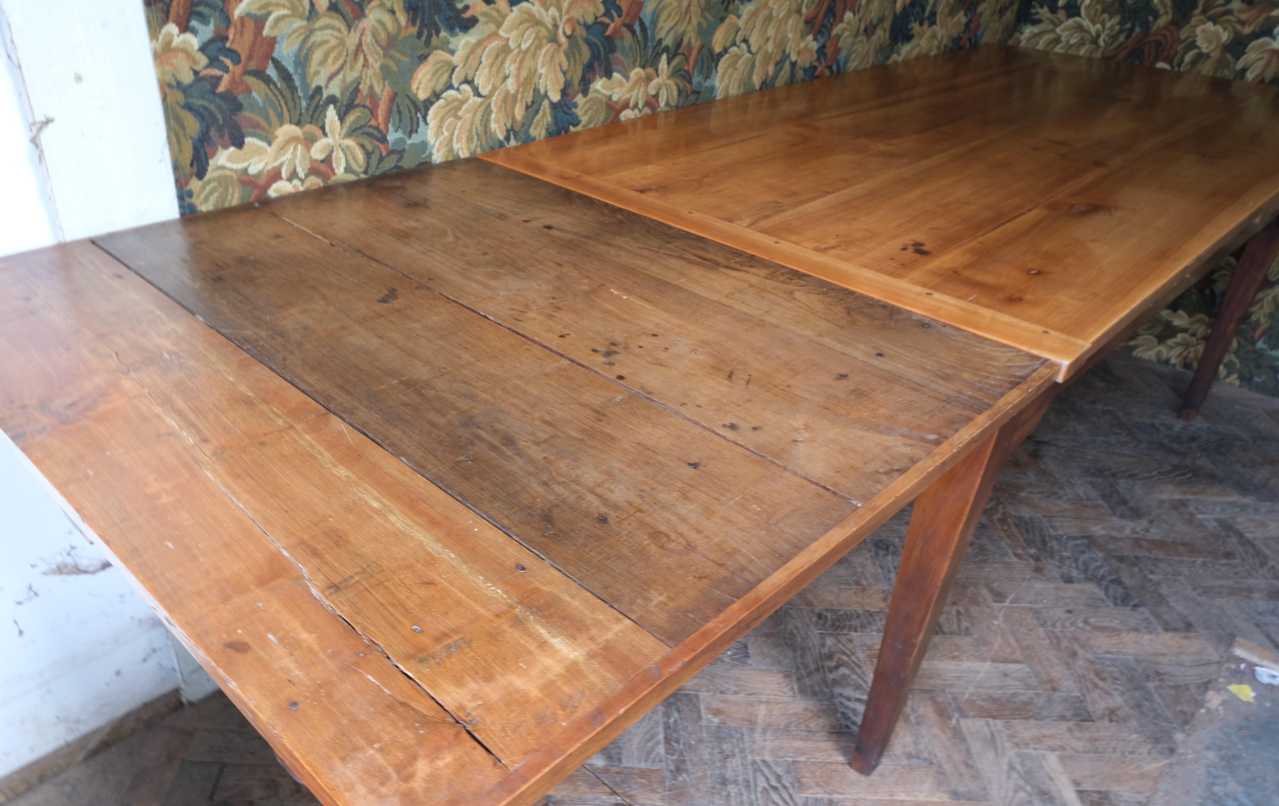Cherry French Extending farmhouse table For Sale