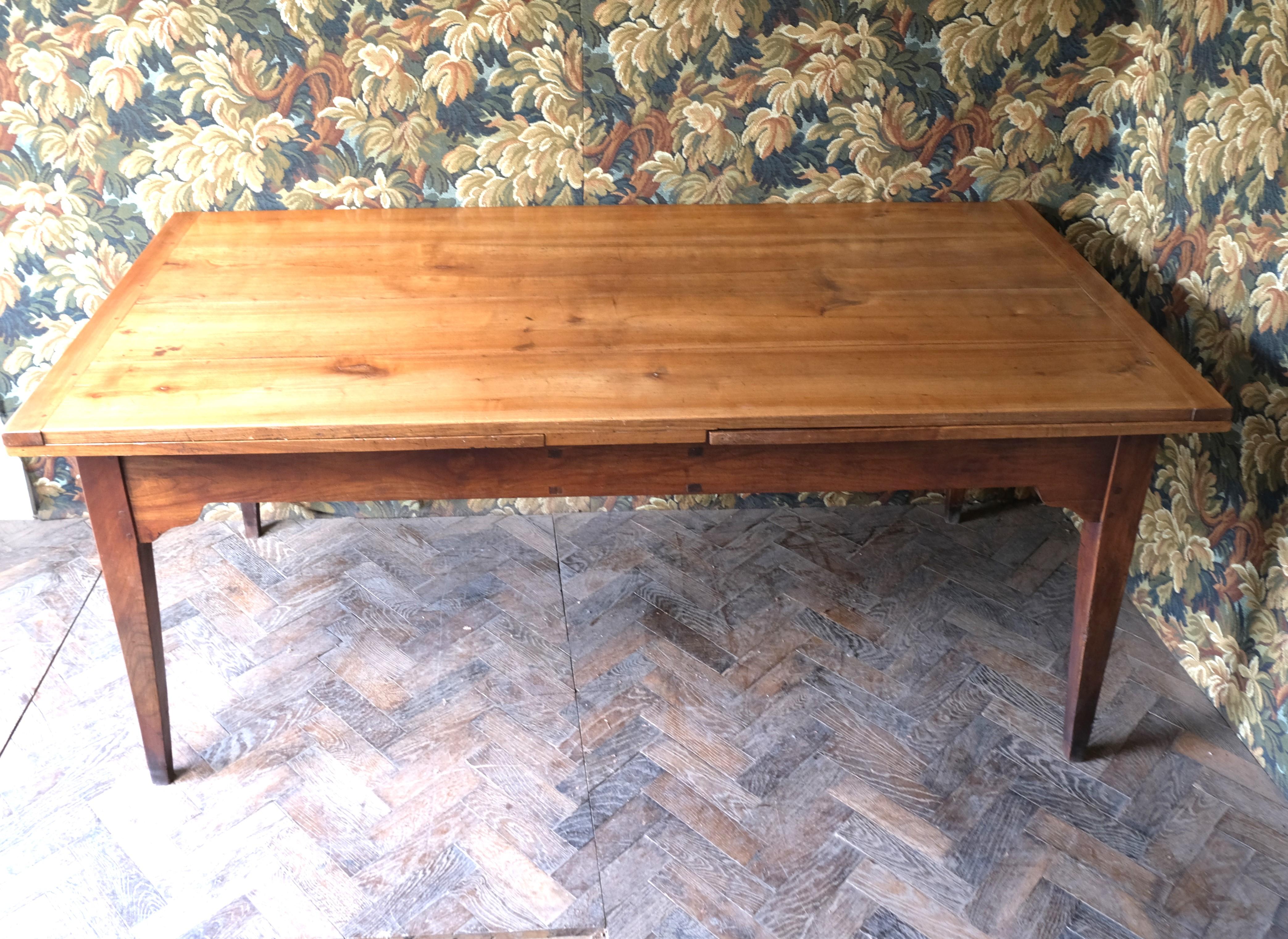 French Extending farmhouse table For Sale 1