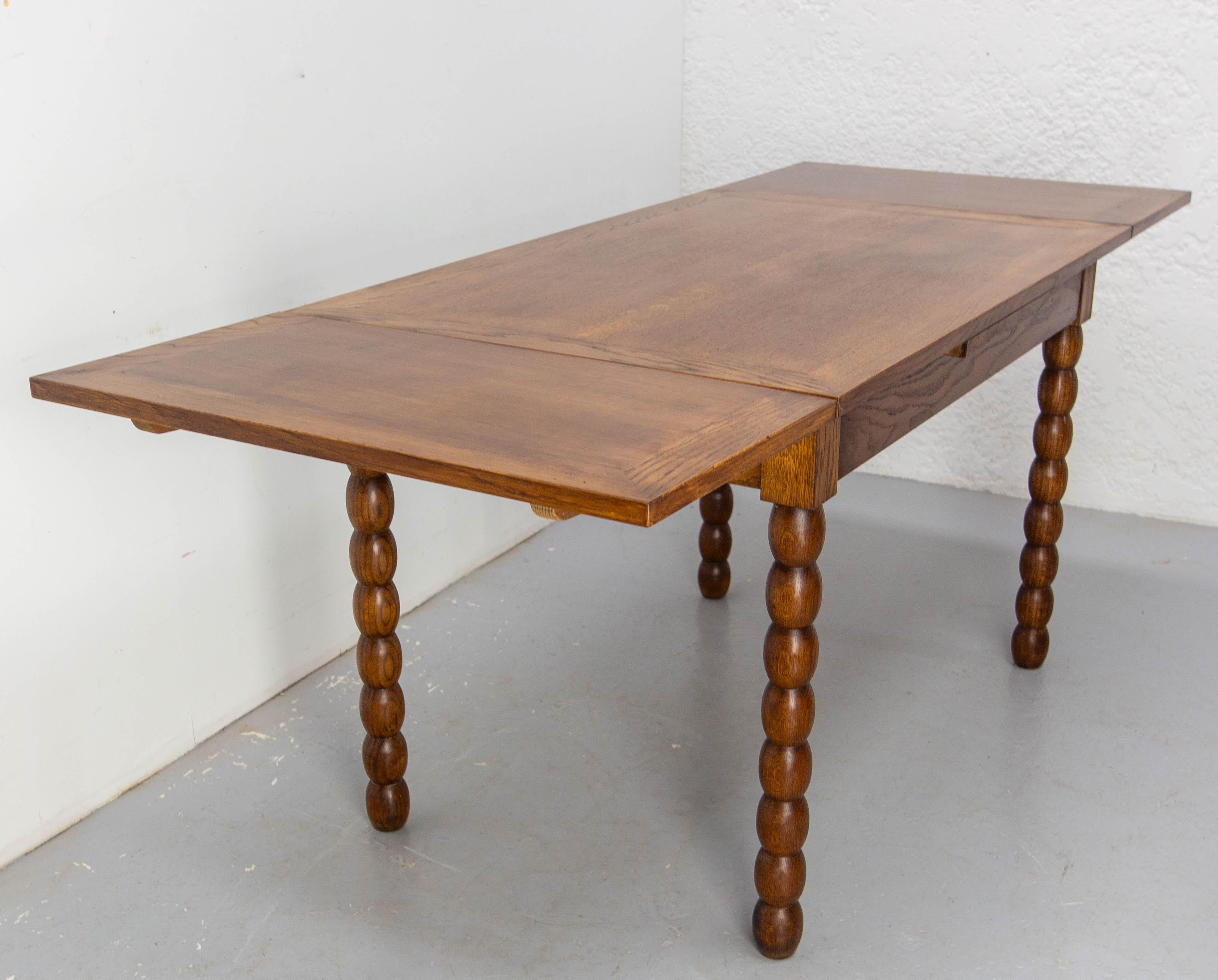 Table de salle à manger à rallonge en Oak Oak, pieds en chapelet, circa 1940 en vente 6