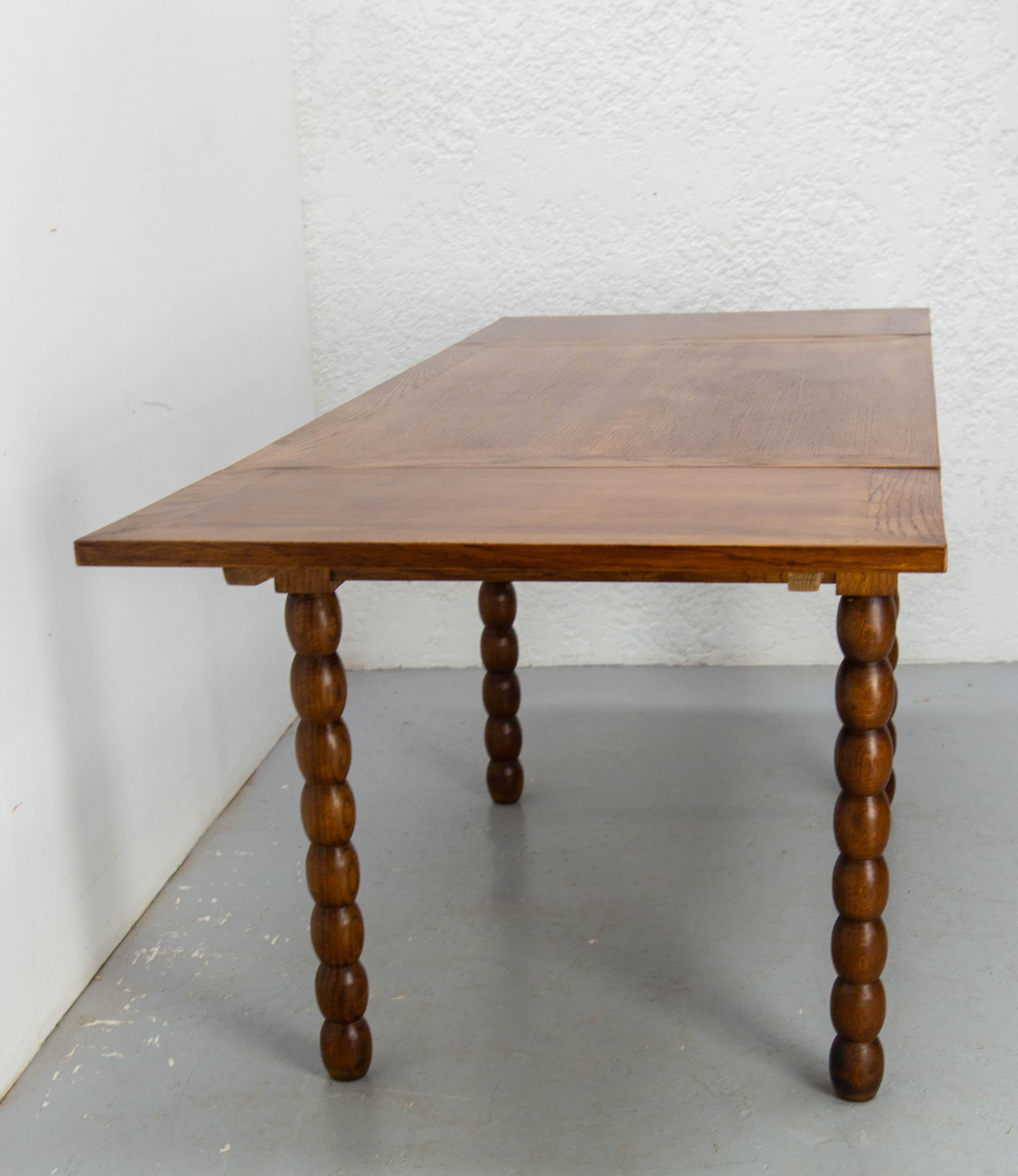 Table de salle à manger à rallonge en Oak Oak, pieds en chapelet, circa 1940 en vente 7