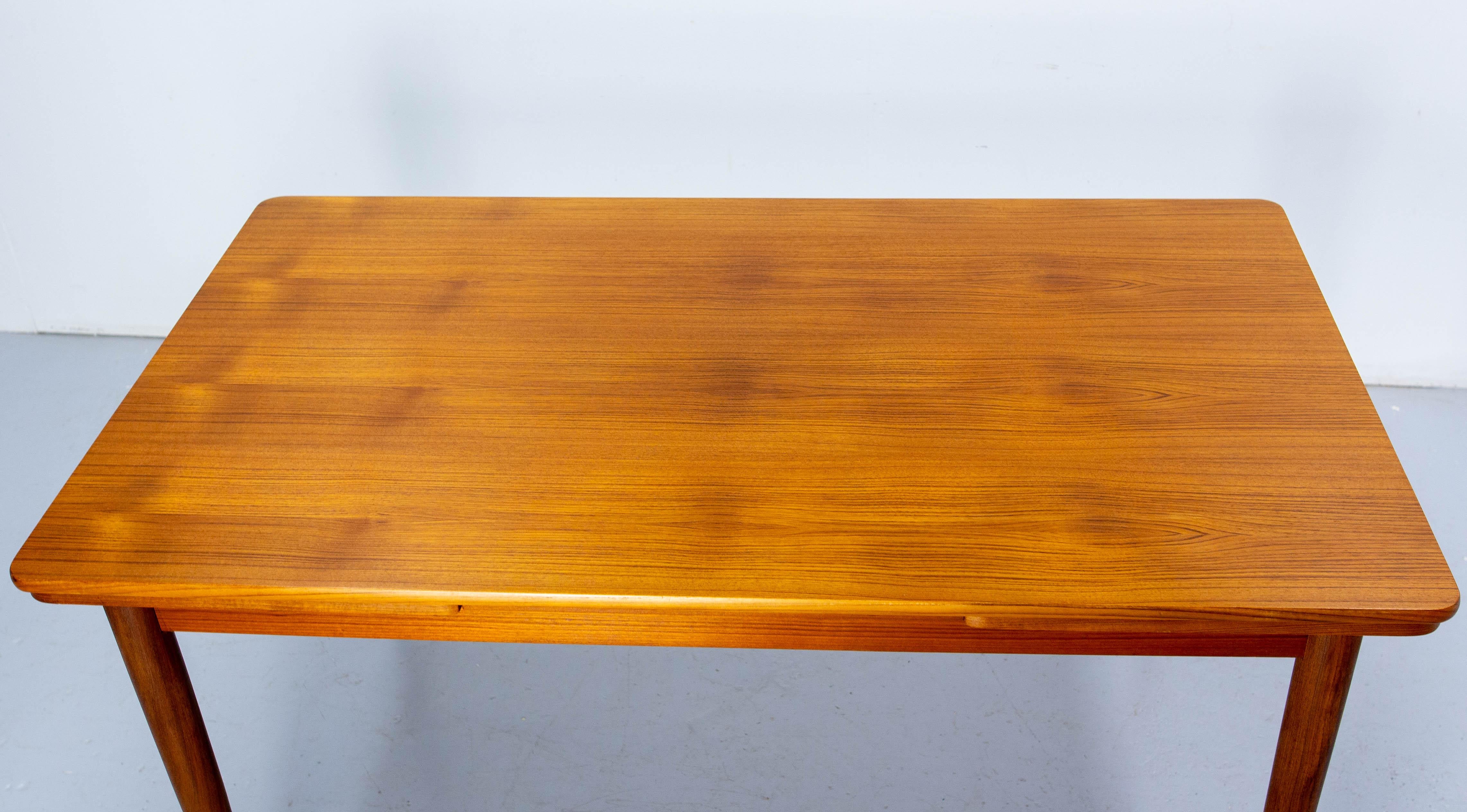 Table de salle à manger française à rallonge CIRCA Milieu du siècle, circa 1960 en vente 3