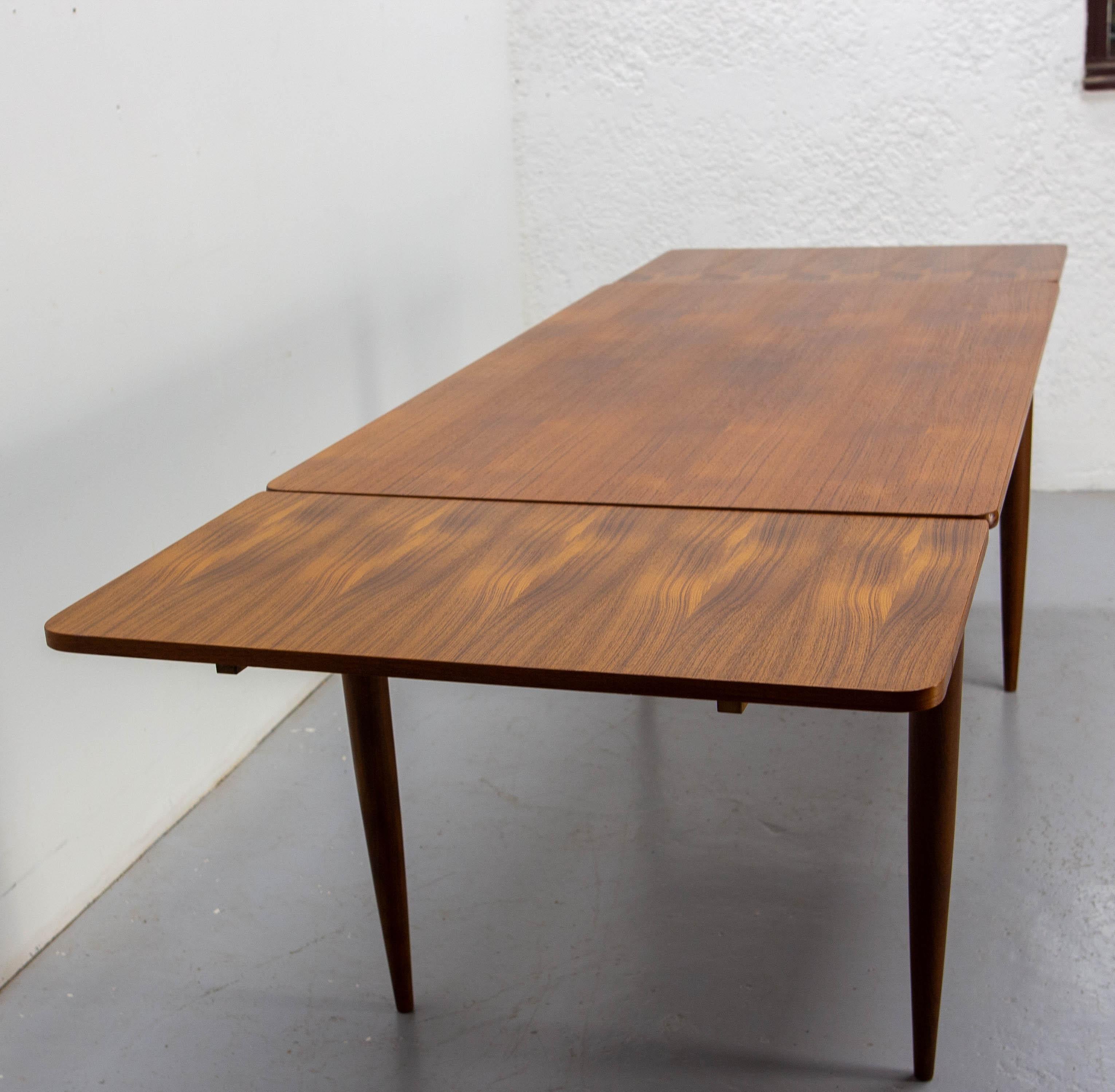 Table de salle à manger française à rallonge CIRCA Milieu du siècle, circa 1960 en vente 6