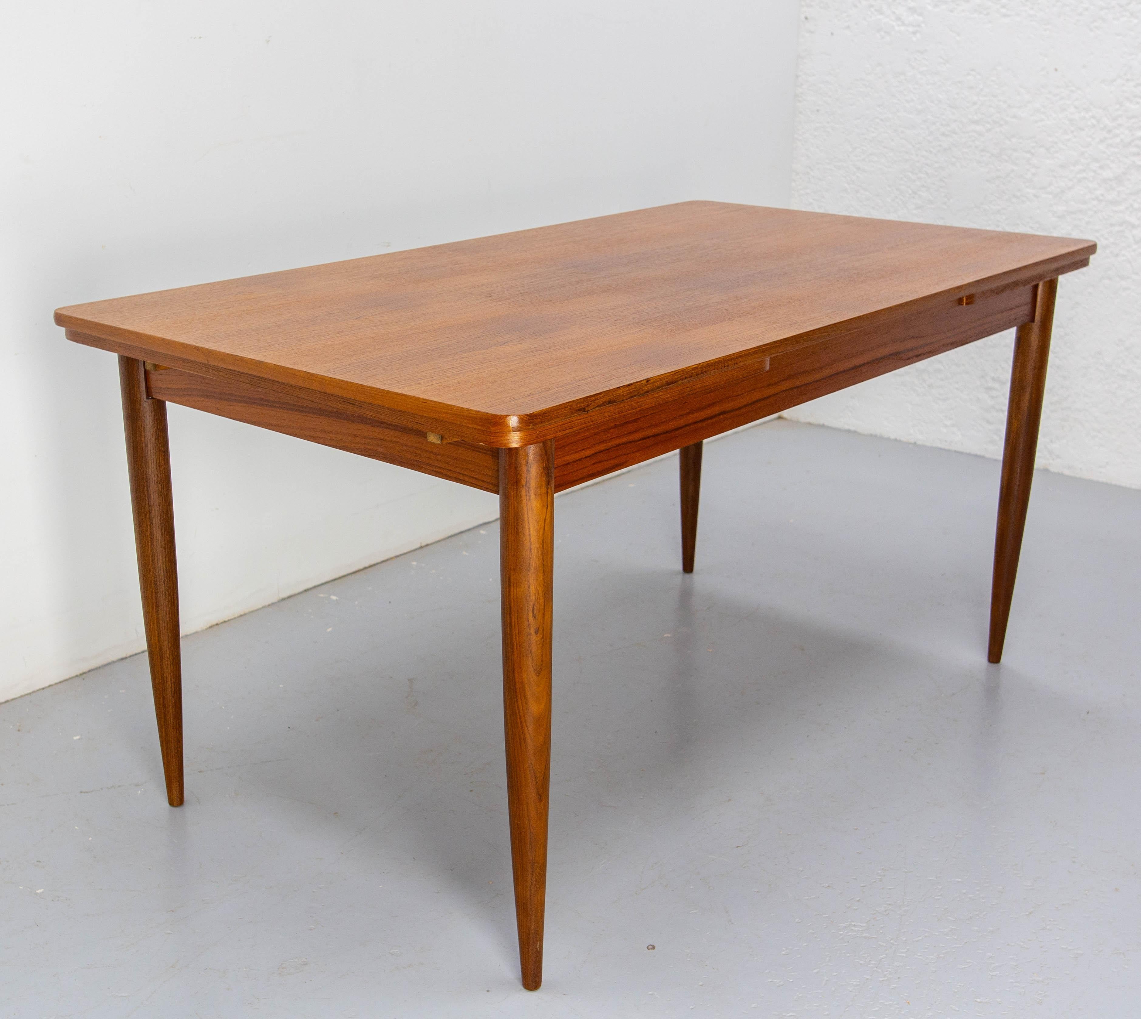 Bois Table de salle à manger française à rallonge CIRCA Milieu du siècle, circa 1960 en vente