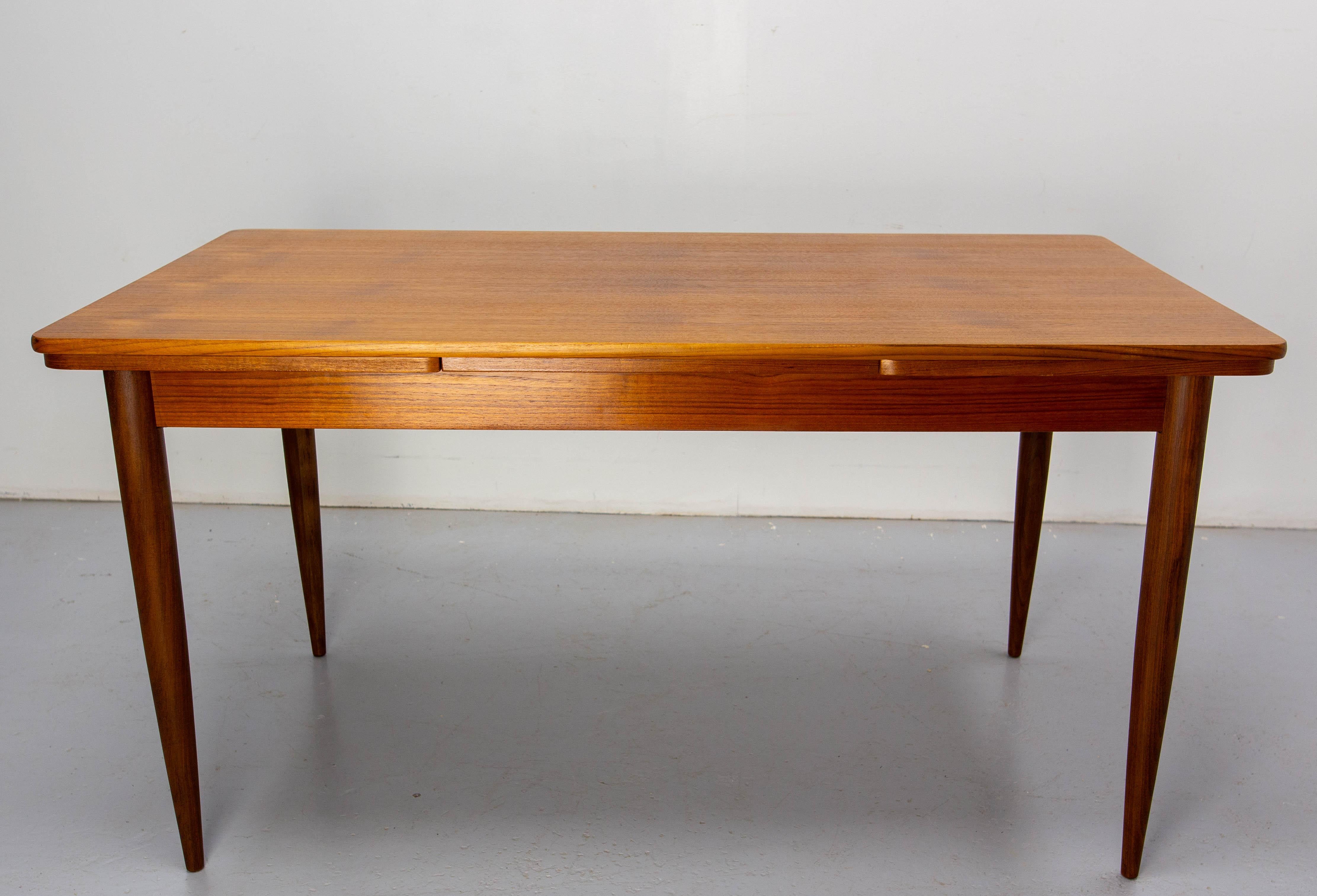 Table de salle à manger française à rallonge CIRCA Milieu du siècle, circa 1960 en vente 2