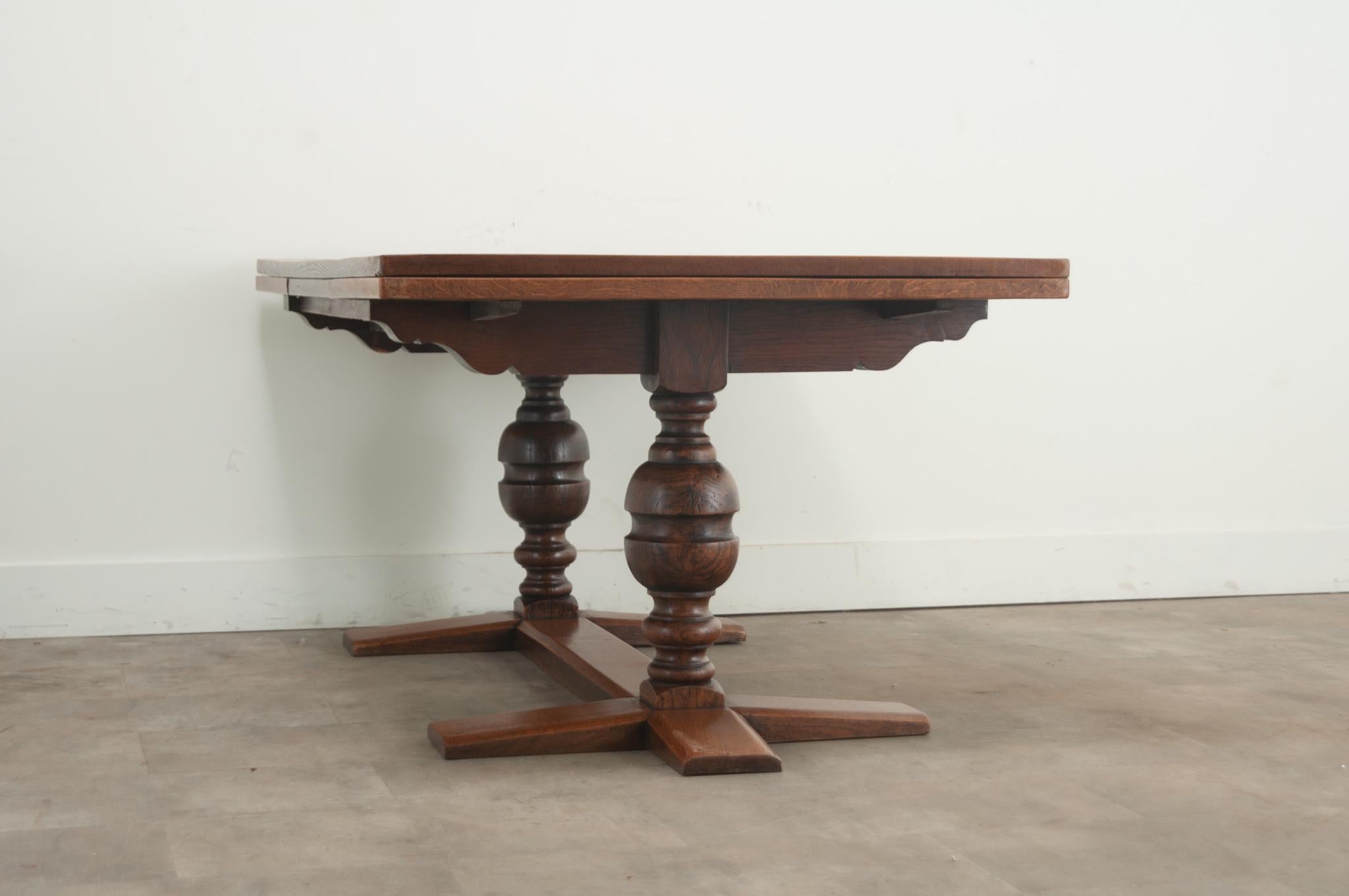 French Extending Trestle Base Dining Table In Good Condition For Sale In Baton Rouge, LA