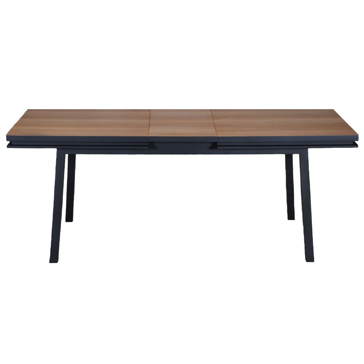Hand-Crafted French extensible dining table in solid oak, design Eric Gizard Paris For Sale