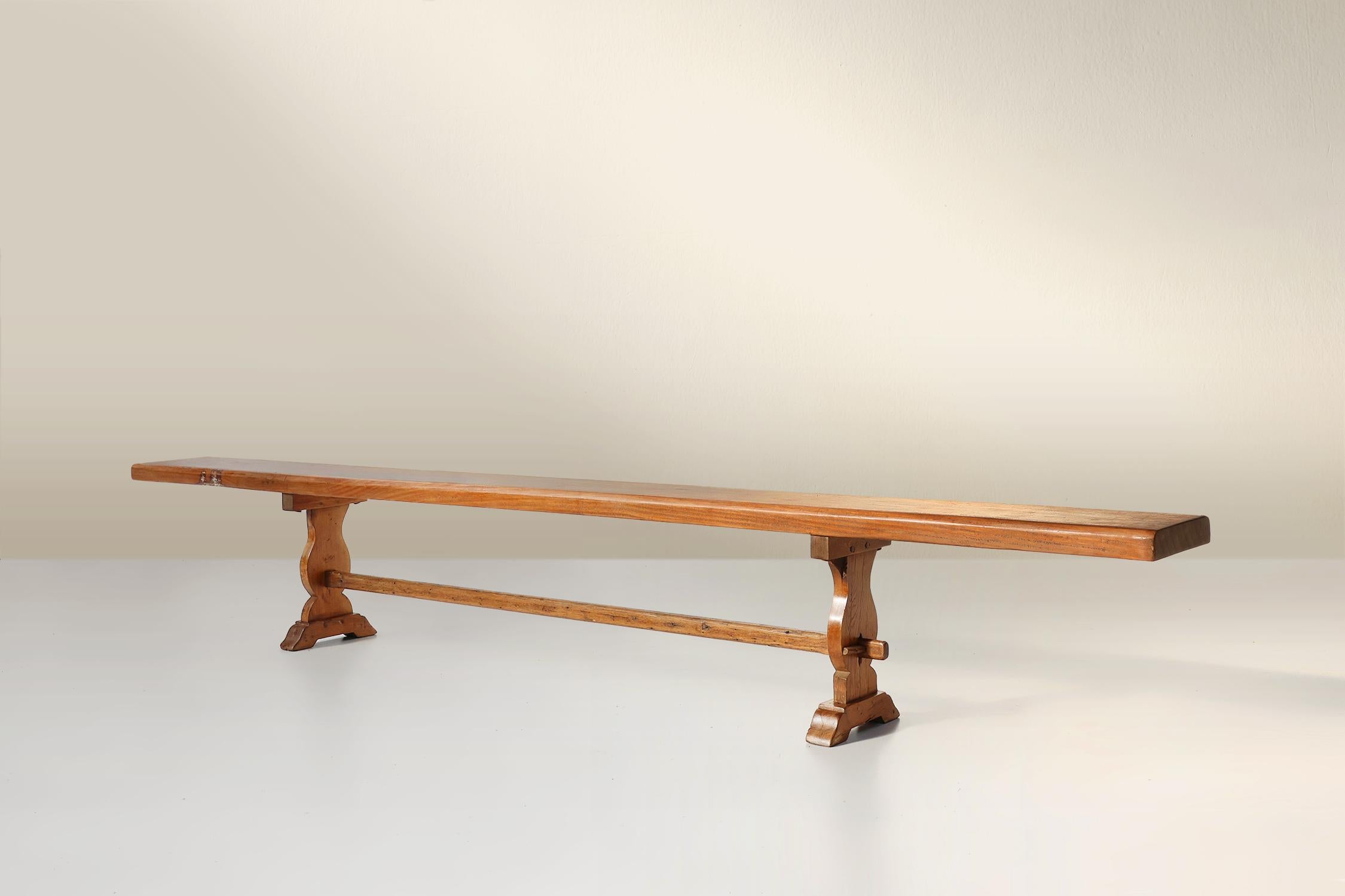 Banc de monastère français extra long en bois d'orme massif, vers 1850 en vente 6
