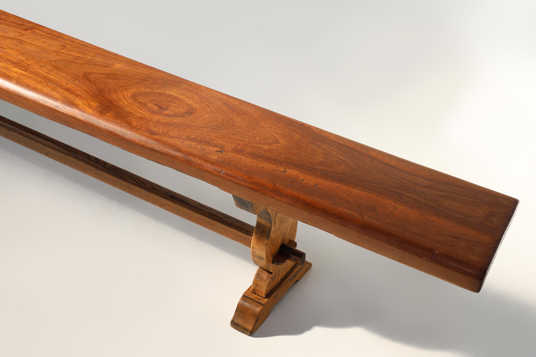 Français Banc de monastère français extra long en bois d'orme massif, vers 1850 en vente