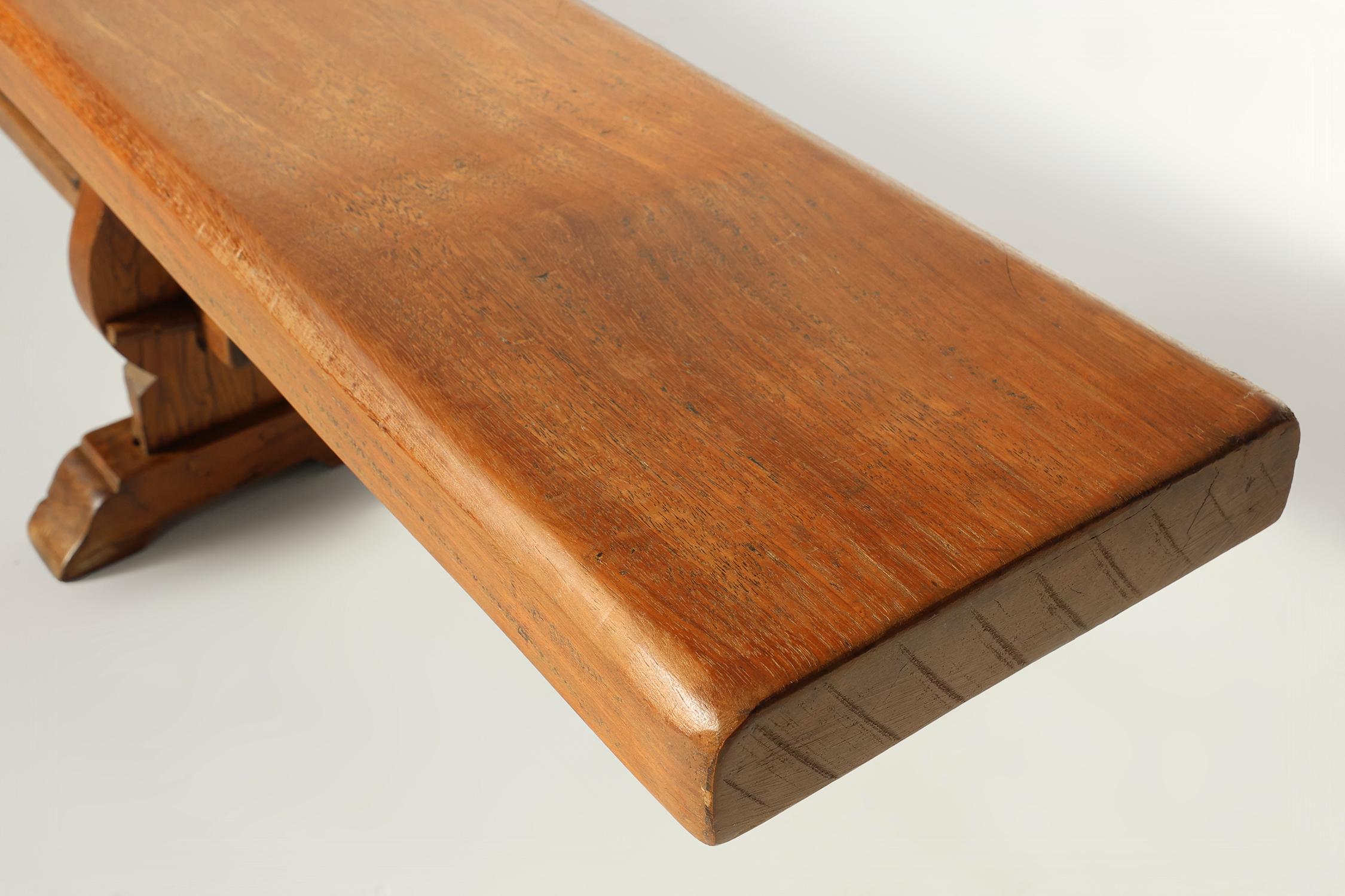 Français Banc de monastère français extra long en bois d'orme massif, vers 1850 en vente