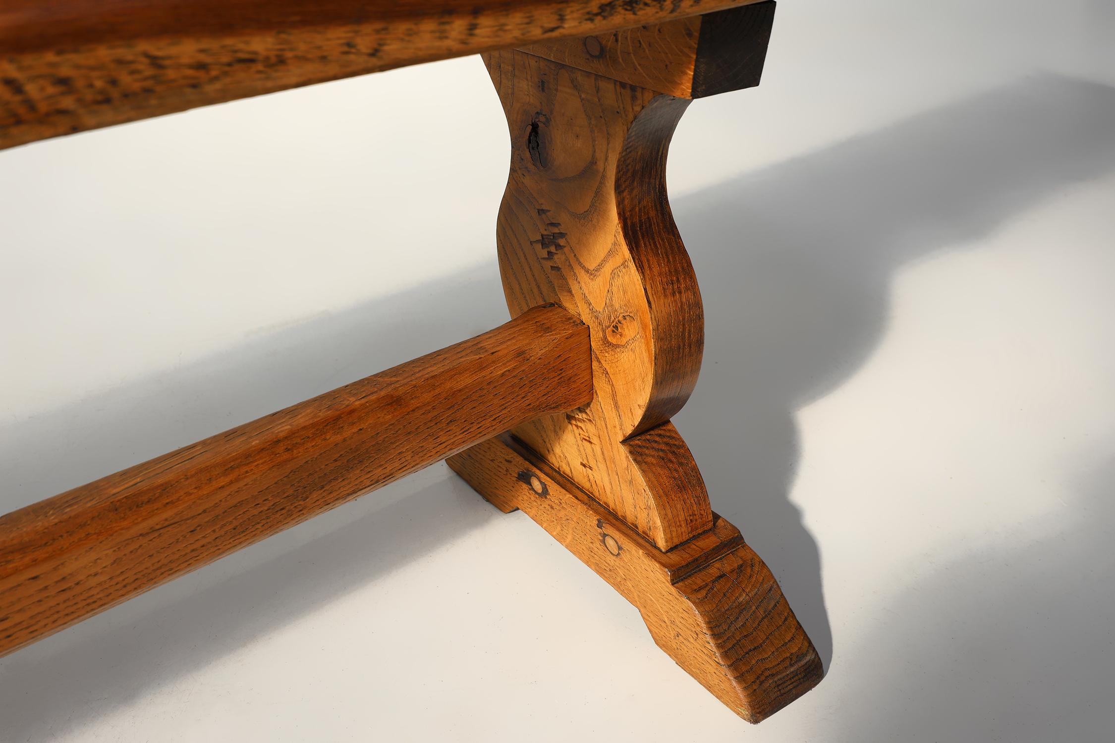 Banc de monastère français extra long en bois d'orme massif, vers 1850 Bon état - En vente à Meulebeke, BE