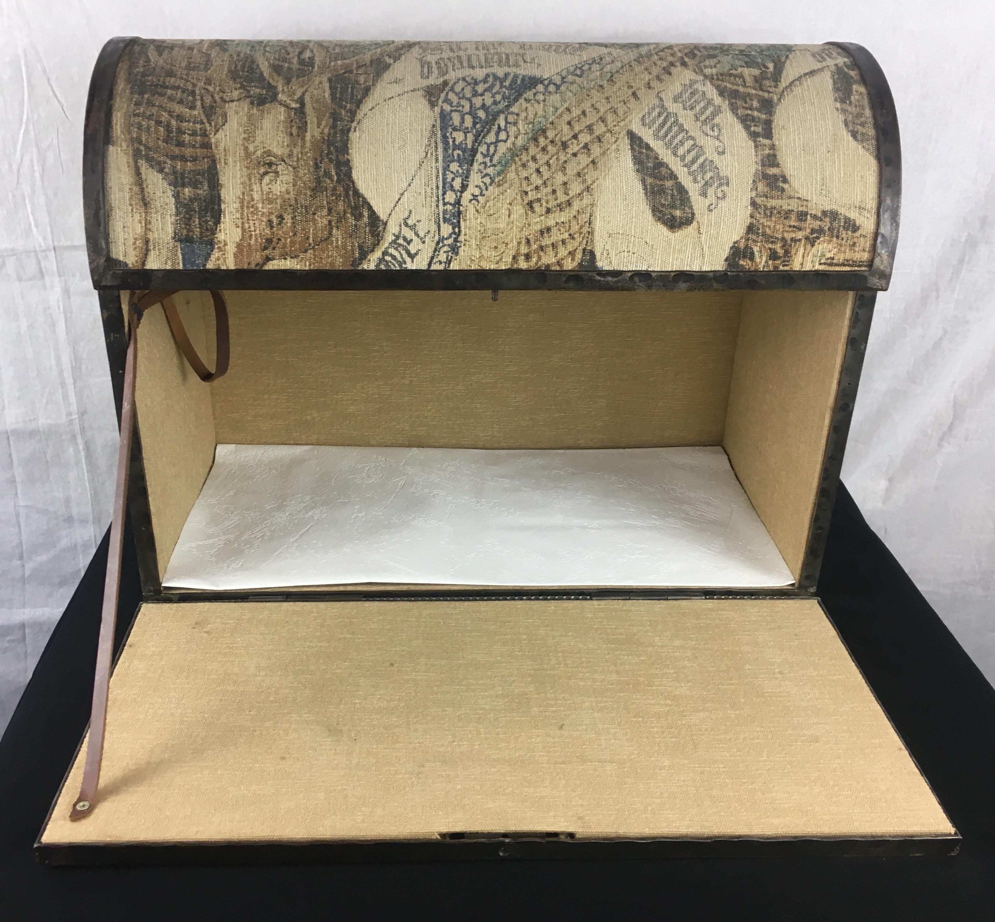 French Fabric Covered Domed Box or Chest In Good Condition In Miami, FL