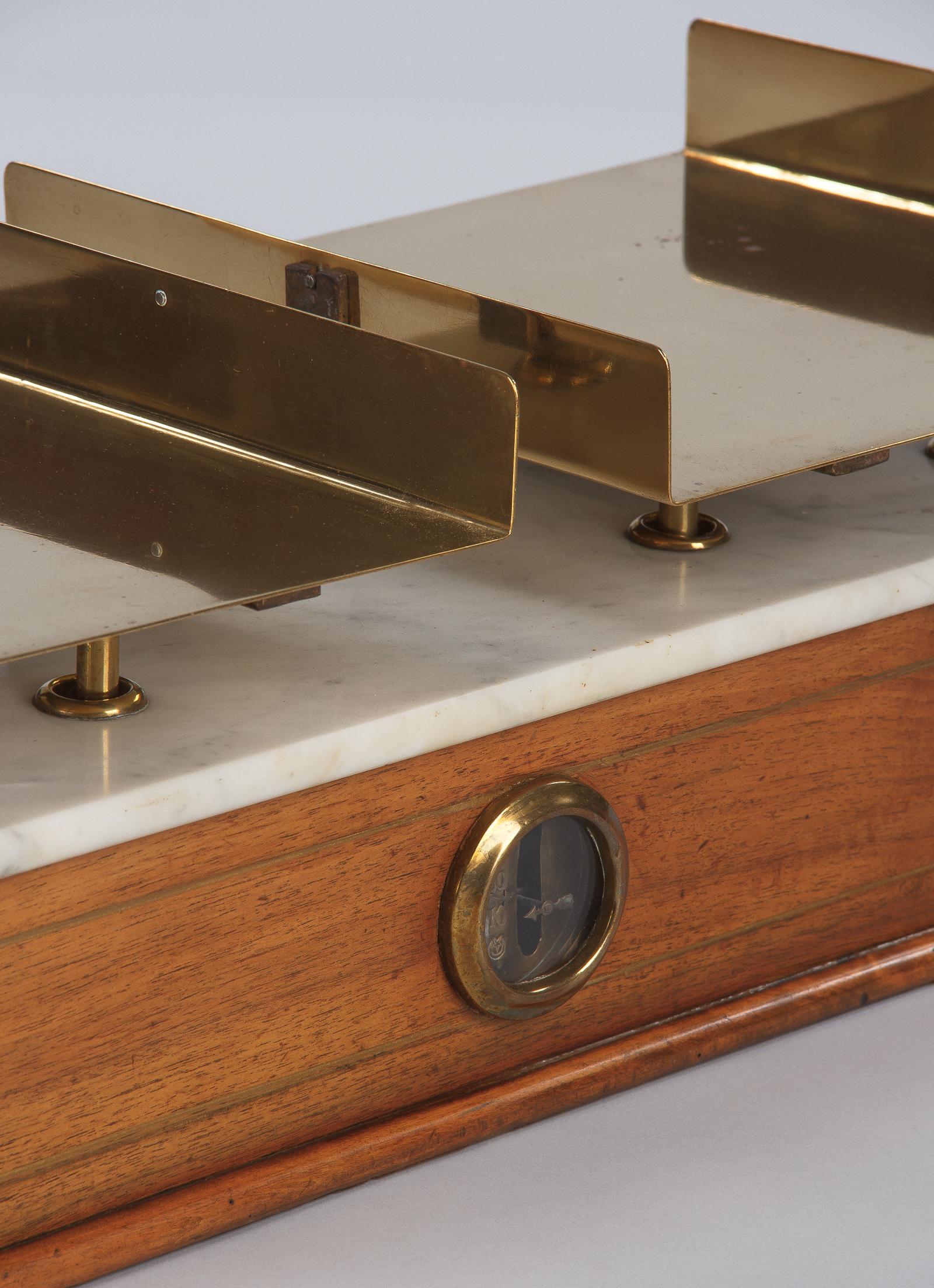 French Fabric Store Scale in Walnut with Marble Top, 1900s In Good Condition In Austin, TX