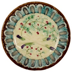 Assiette Faïence Barbotine Majolique Gothique Bordée Asperge Fougère 
Baies Françaises