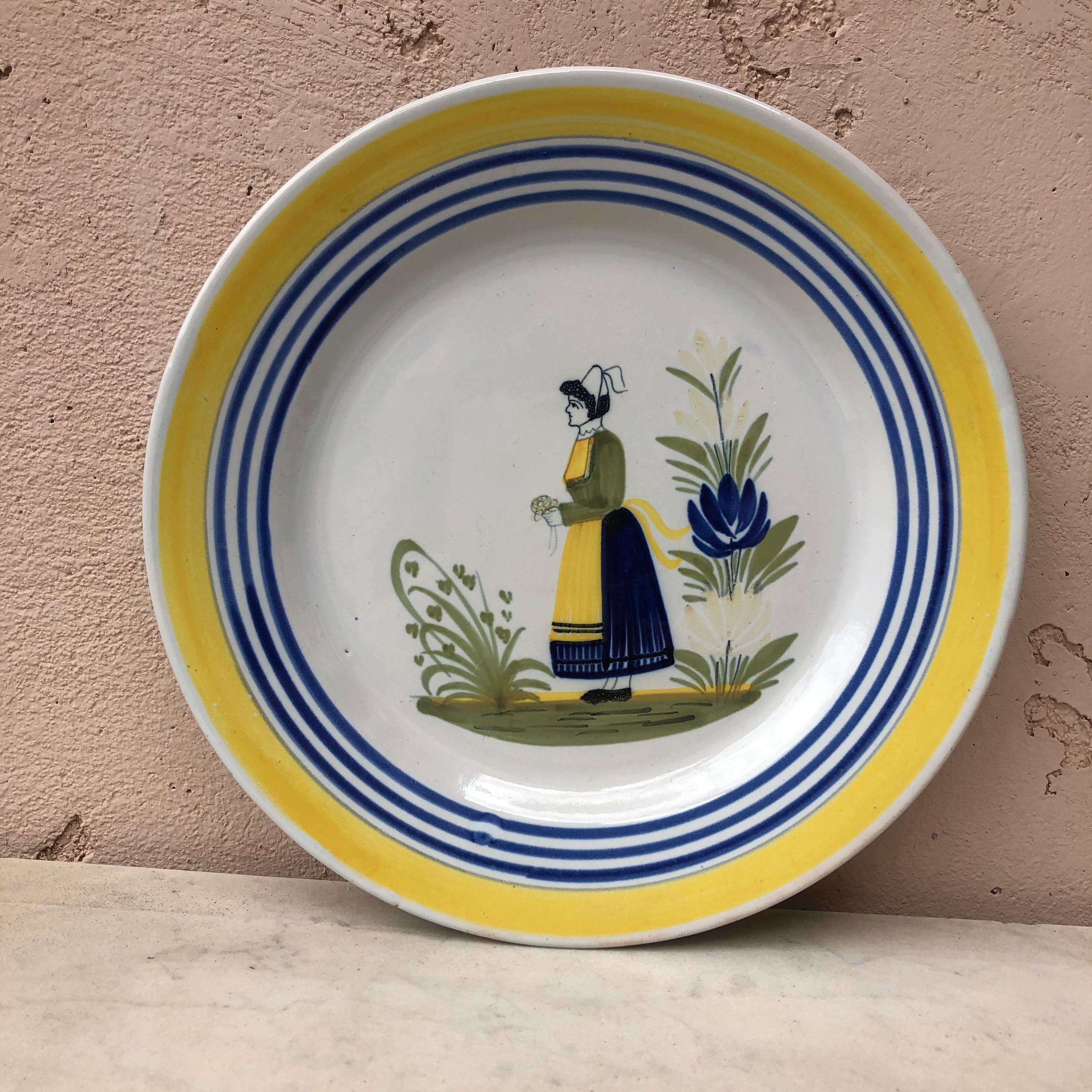 French Provincial French Faience Bird Plate Henriot Quimper, circa 1930 For Sale