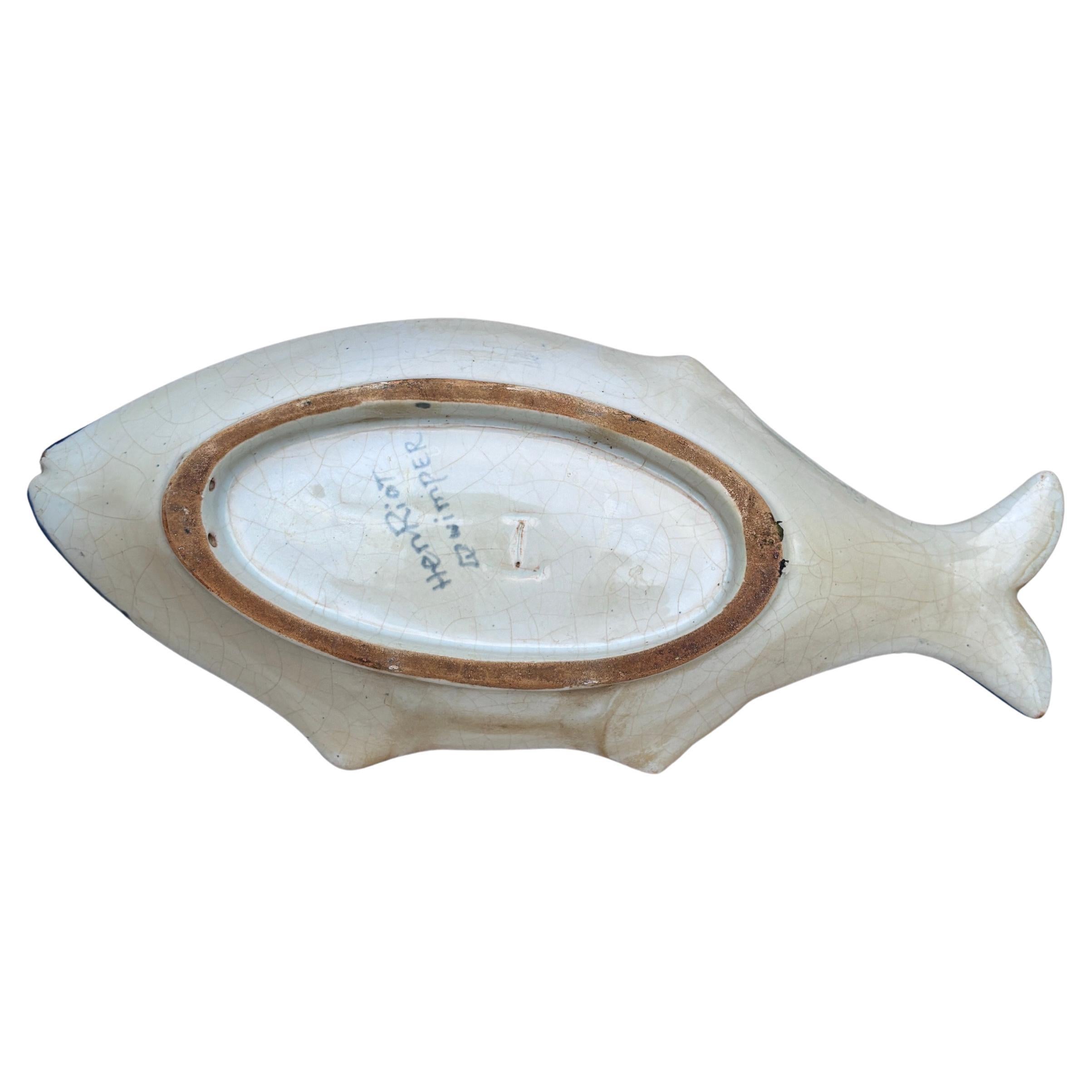 Französische Fayence Blau-Weiße Fischplatte Henriot Quimper, CIRCA 1930 im Zustand „Gut“ im Angebot in Austin, TX