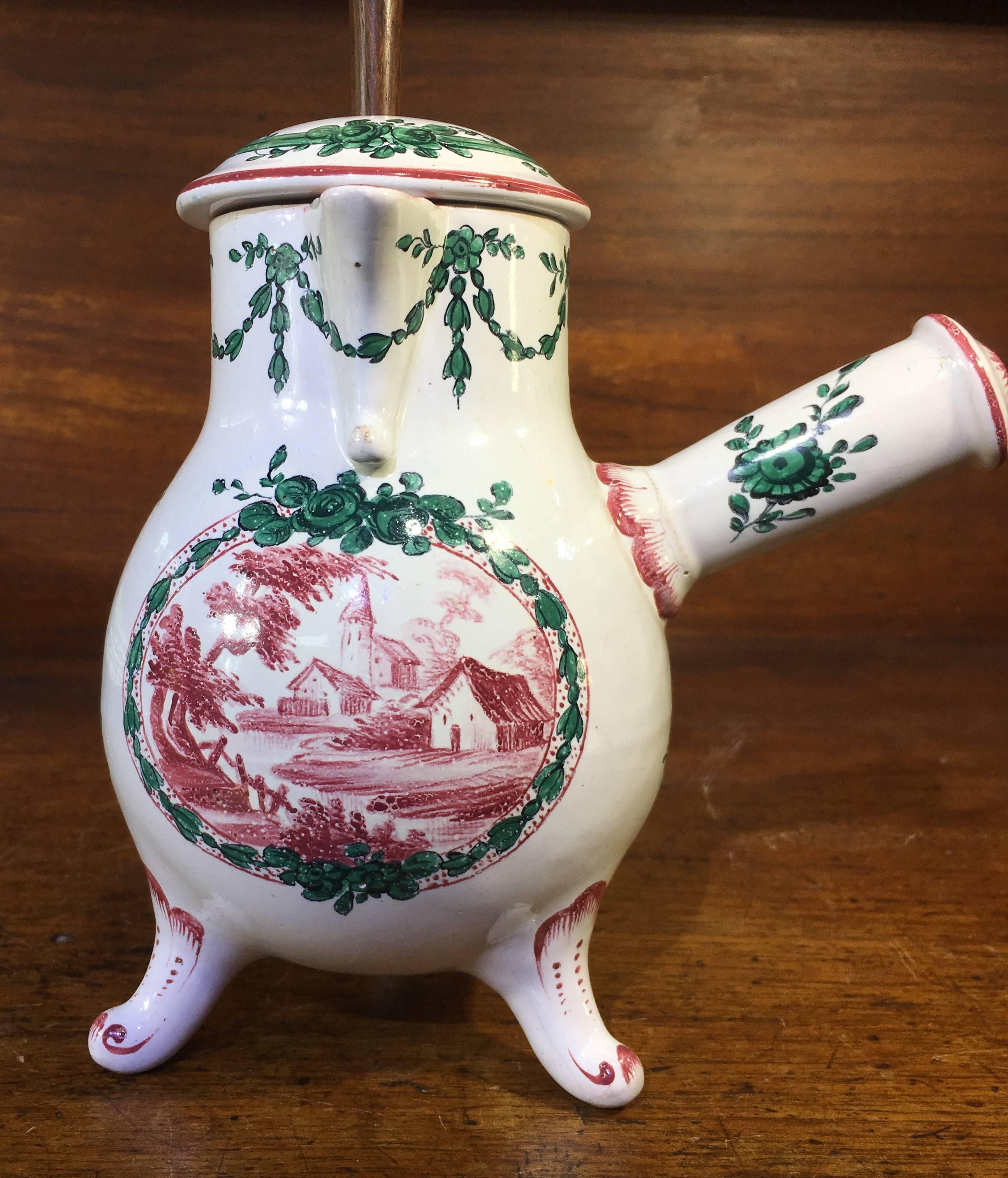 Pot à chocolat et étrier en faïence française, vers 1770 Bon état - En vente à Geelong, Victoria